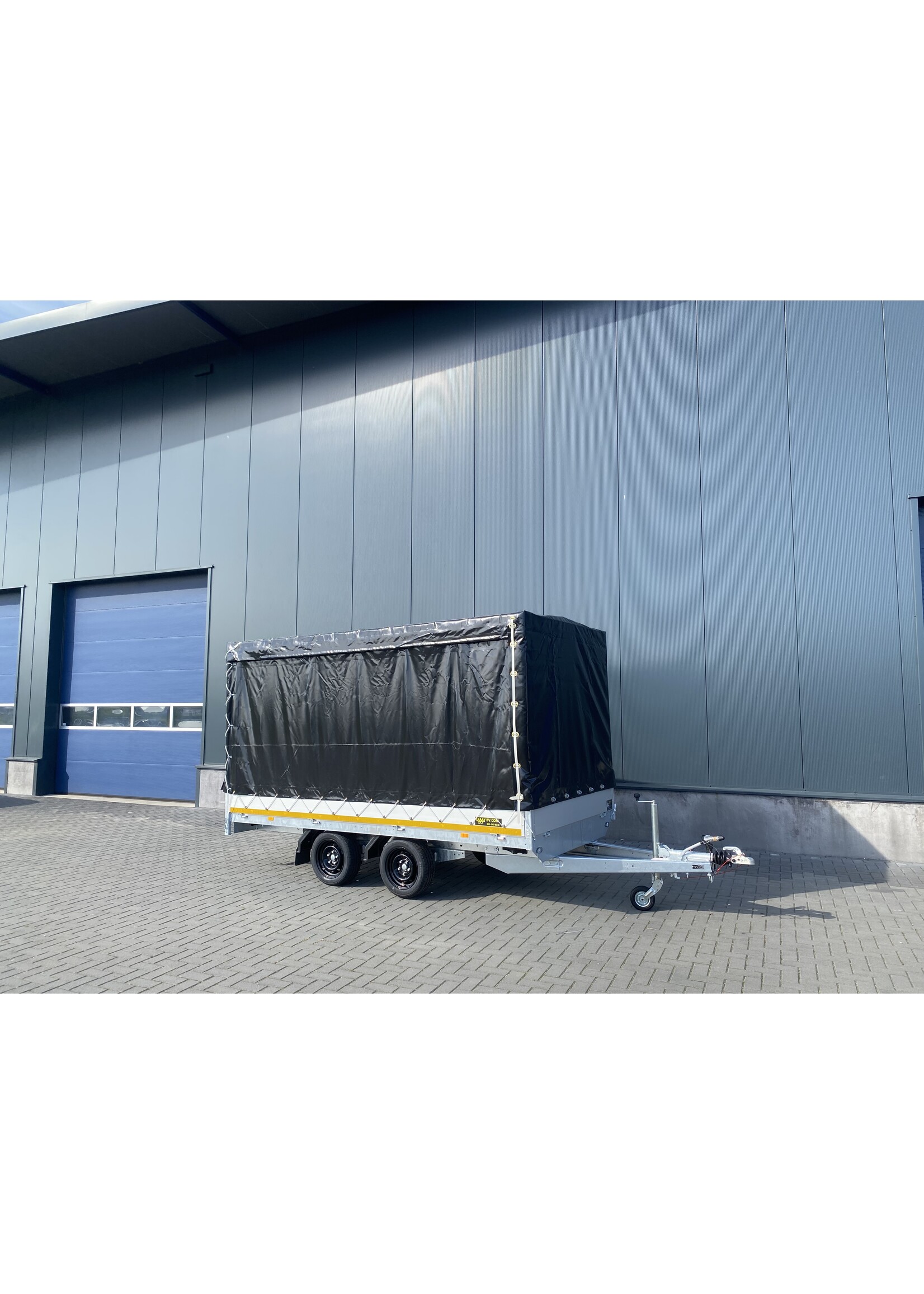 Eduard Eduard | 356 x 180 x 180 cm | 2.700 kg | Geremd ALL - IN AKTIE!