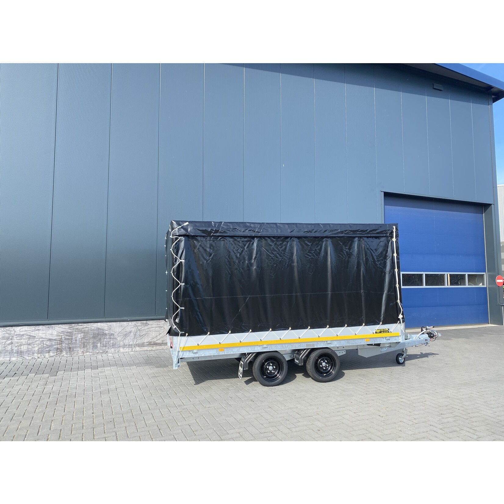 Eduard Eduard | 356 x 180 x 180 cm | 2.700 kg | Geremd ALL - IN AKTIE!