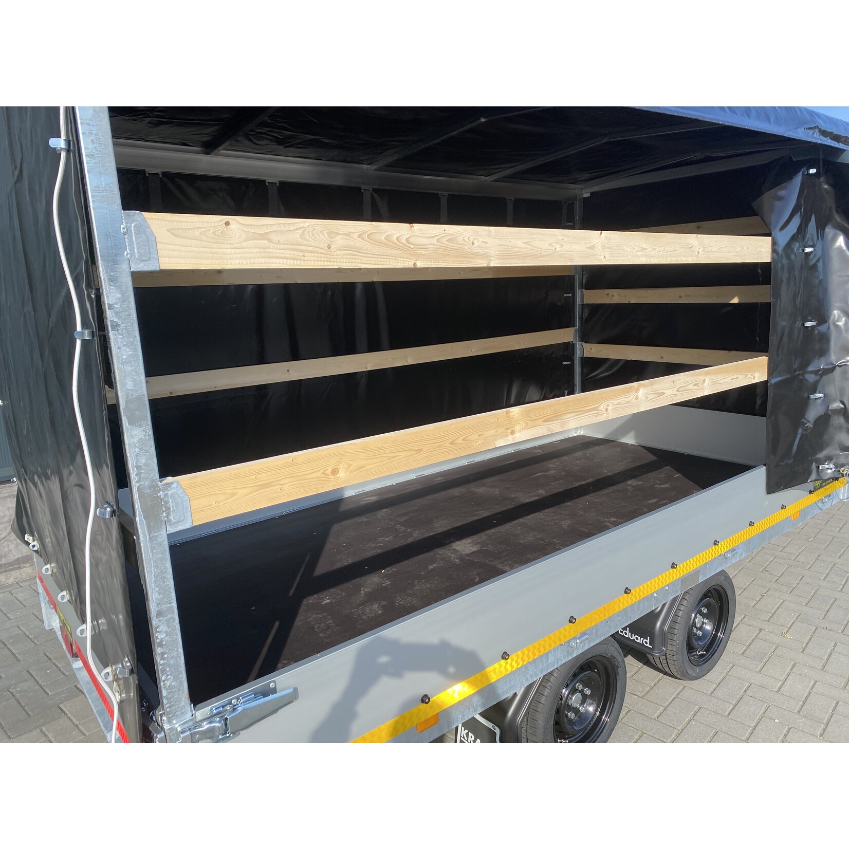 Eduard Eduard | 356 x 180 x 180 cm | 2.700 kg | Geremd ALL - IN AKTIE!