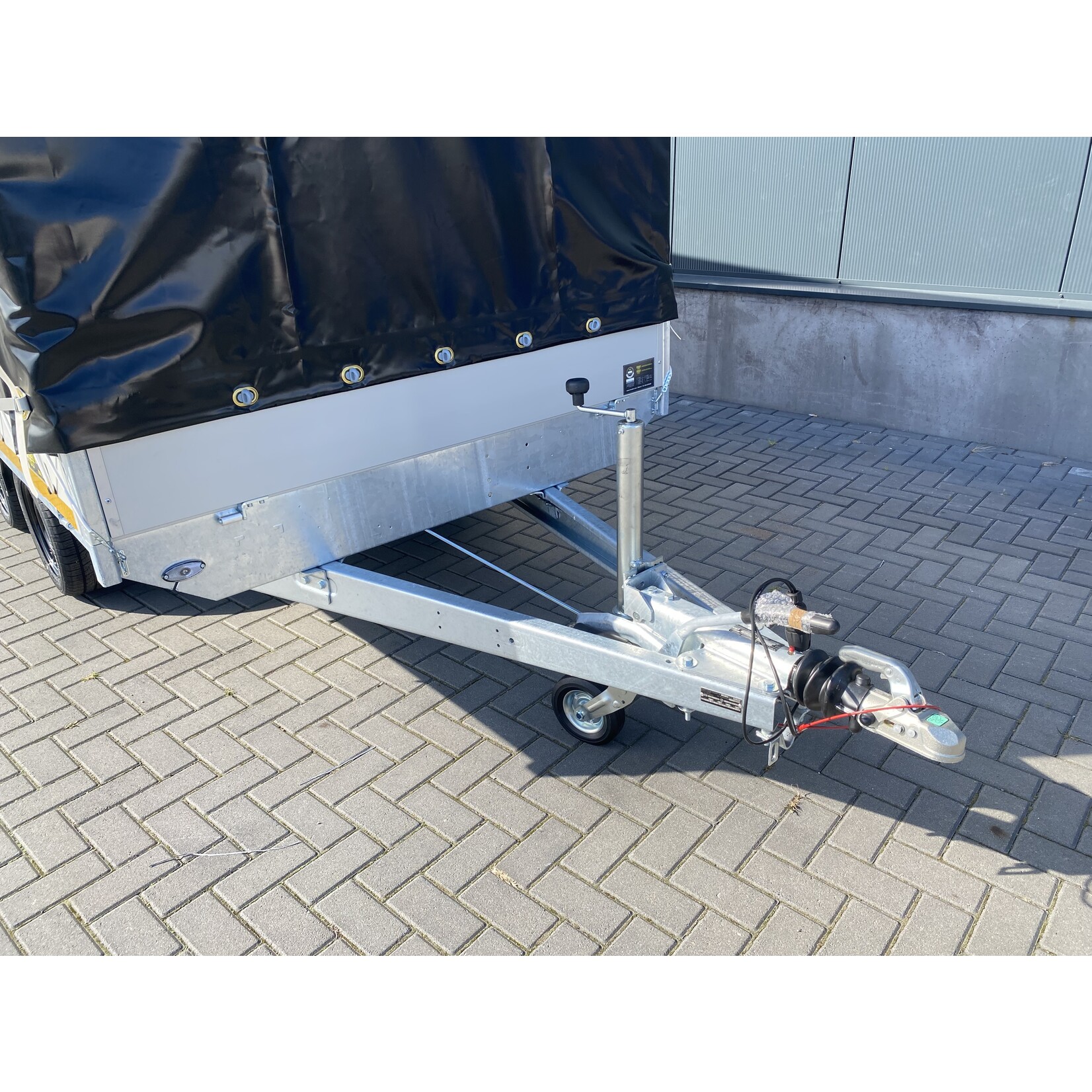 Eduard Eduard | 356 x 180 x 180 cm | 2.700 kg | Geremd ALL - IN AKTIE!