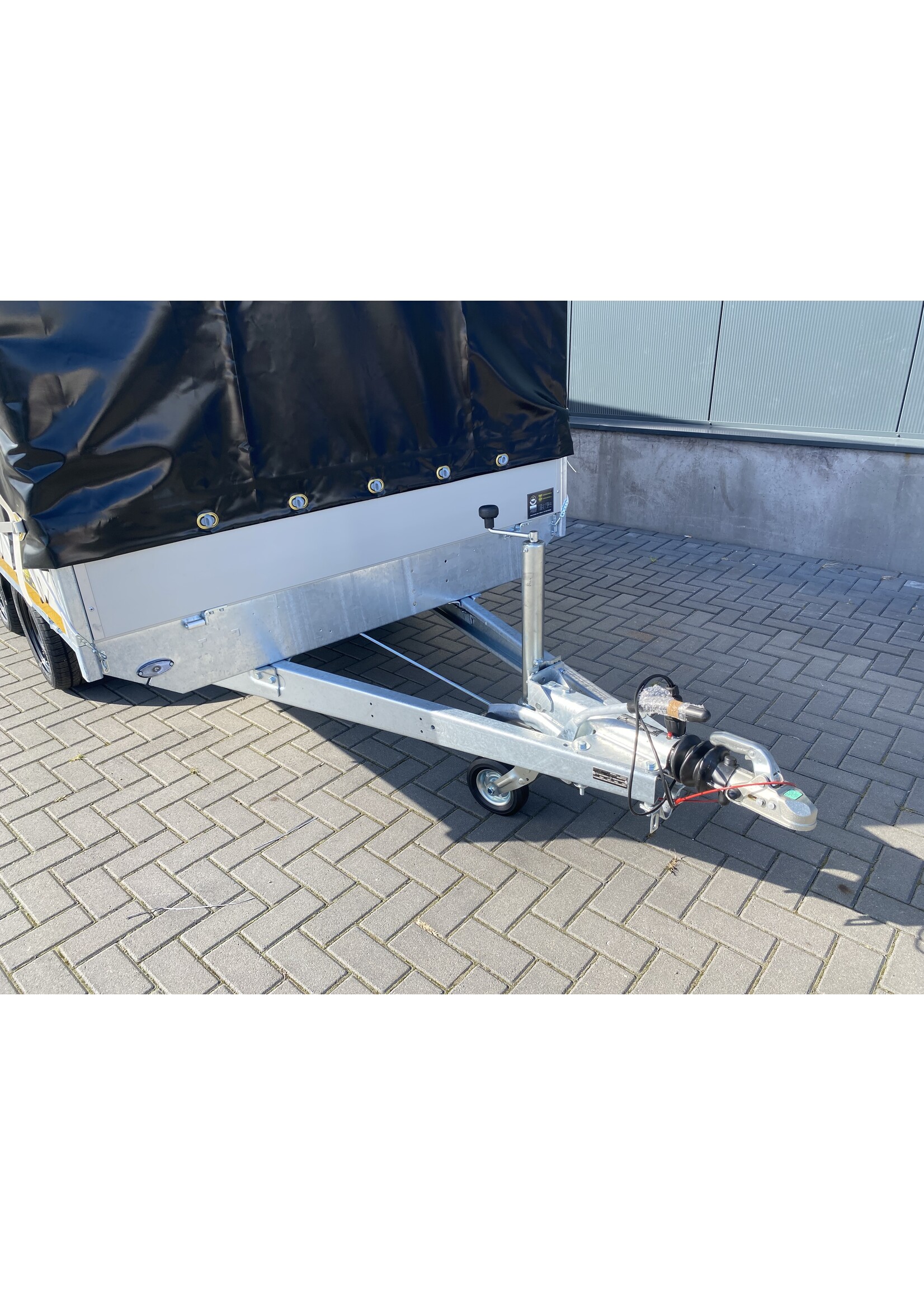 Eduard Eduard | 356 x 180 x 180 cm | 2.700 kg | Geremd ALL - IN AKTIE!