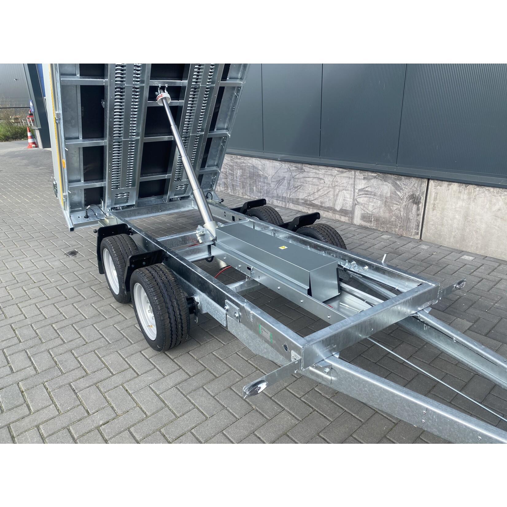 Eduard Eduard kipper |  310 x 160 x 30 Cm | 3.000 Kg  | incl. rijplaten + steunpoten  ALL - IN AKTIE!