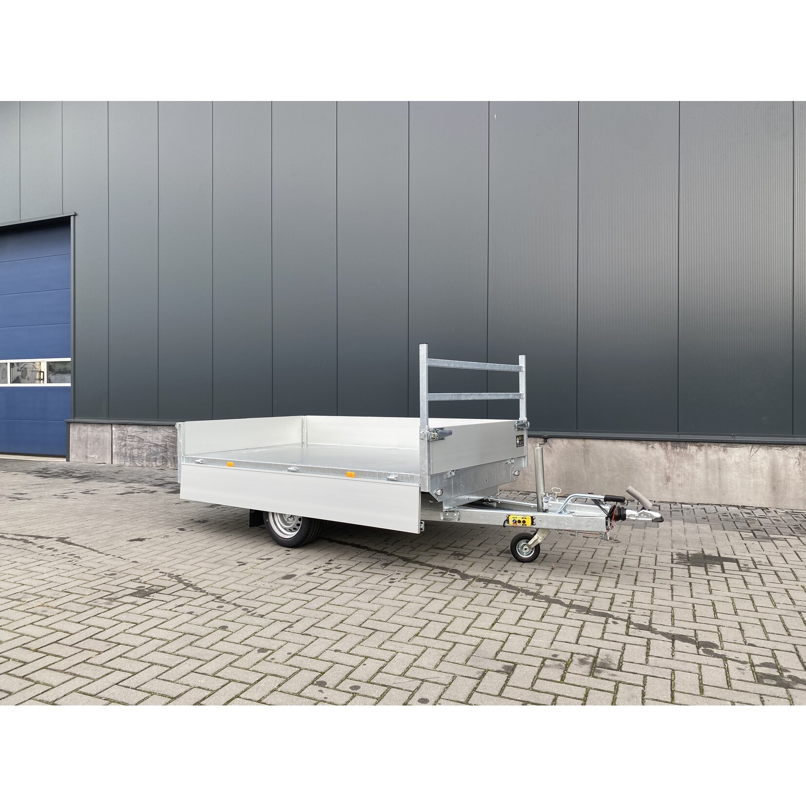 Eduard Eduard kipper elektrisch bediend | 260 x 150 x 30 cm | 1.500 kg | Incl. oprijpakket | Geremd ALL - IN AKTIE!