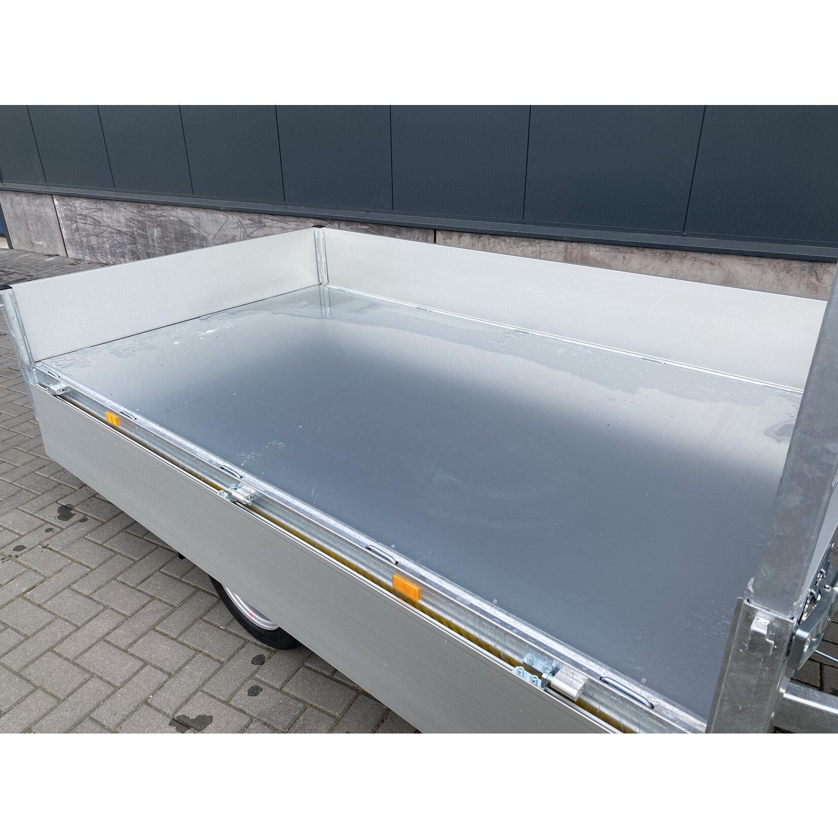 Eduard Eduard kipper elektrisch bediend | 260 x 150 x 30 cm | 1.500 kg | Incl. oprijpakket | Geremd ALL - IN AKTIE!