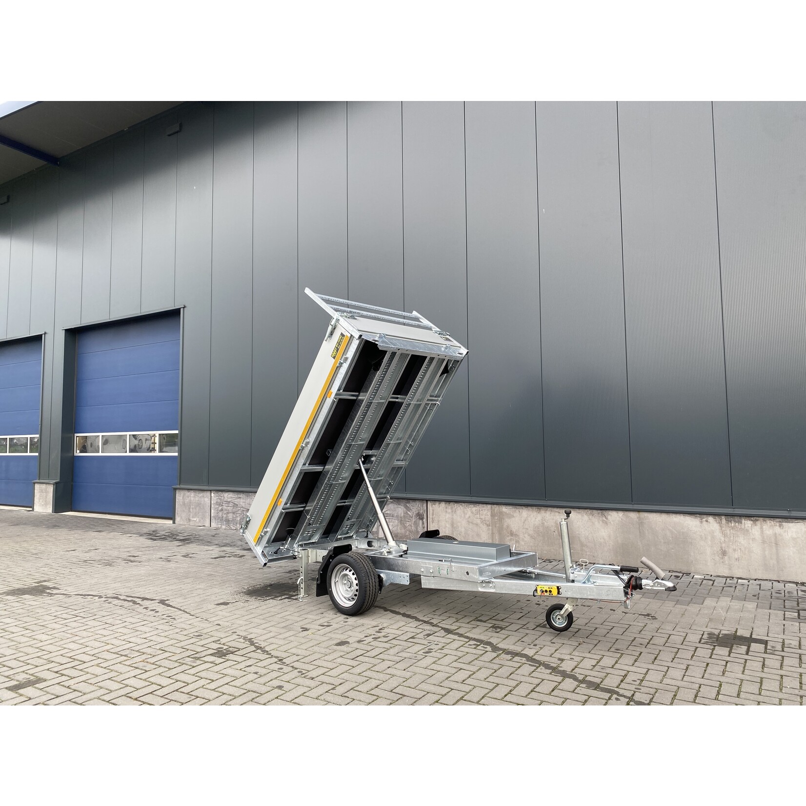 Eduard Eduard kipper elektrisch bediend | 260 x 150 x 30 cm | 1.500 kg | Incl. oprijpakket | Geremd ALL - IN AKTIE!