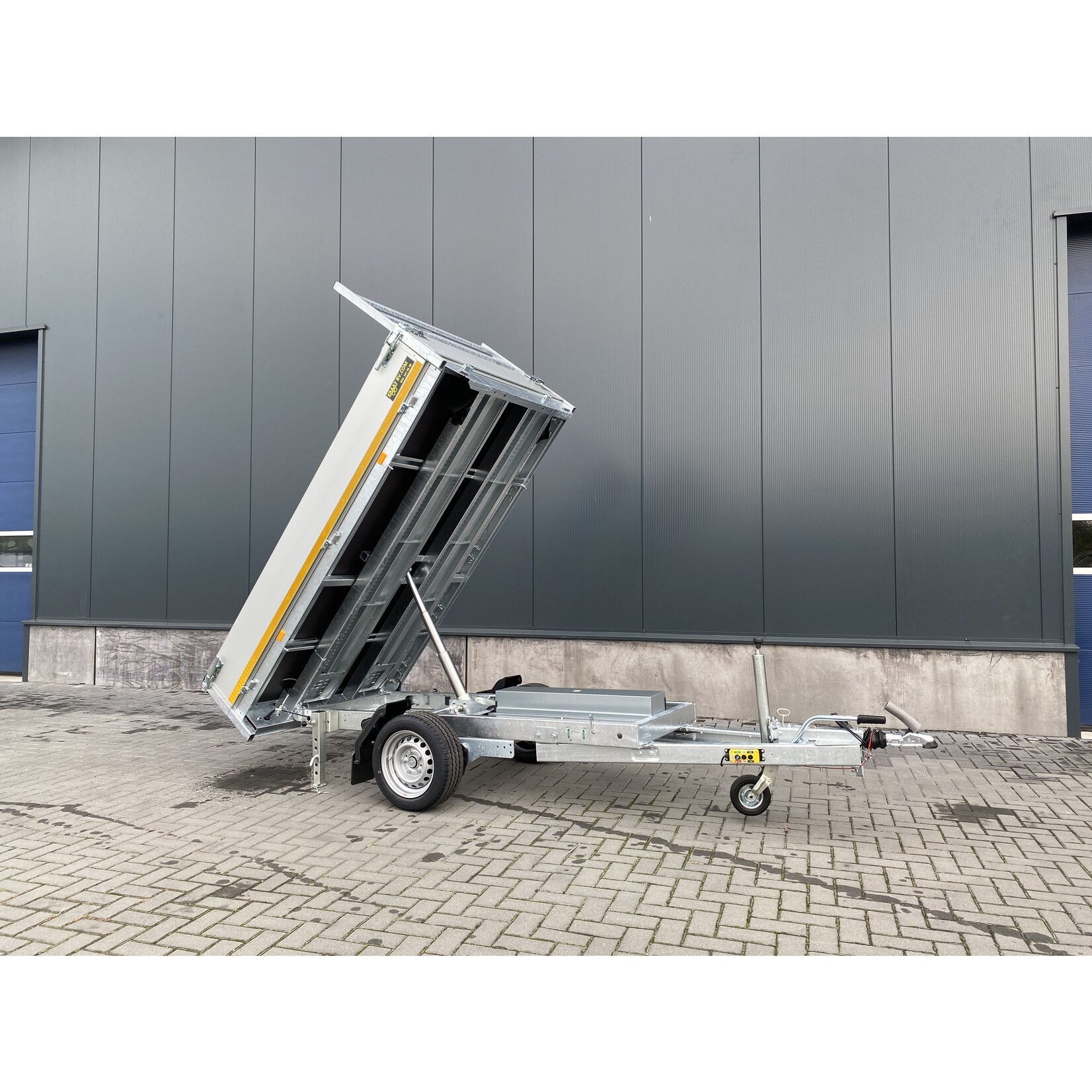 Eduard Eduard kipper elektrisch bediend | 260 x 150 x 30 cm | 1.500 kg | Incl. oprijpakket | Geremd ALL - IN AKTIE!