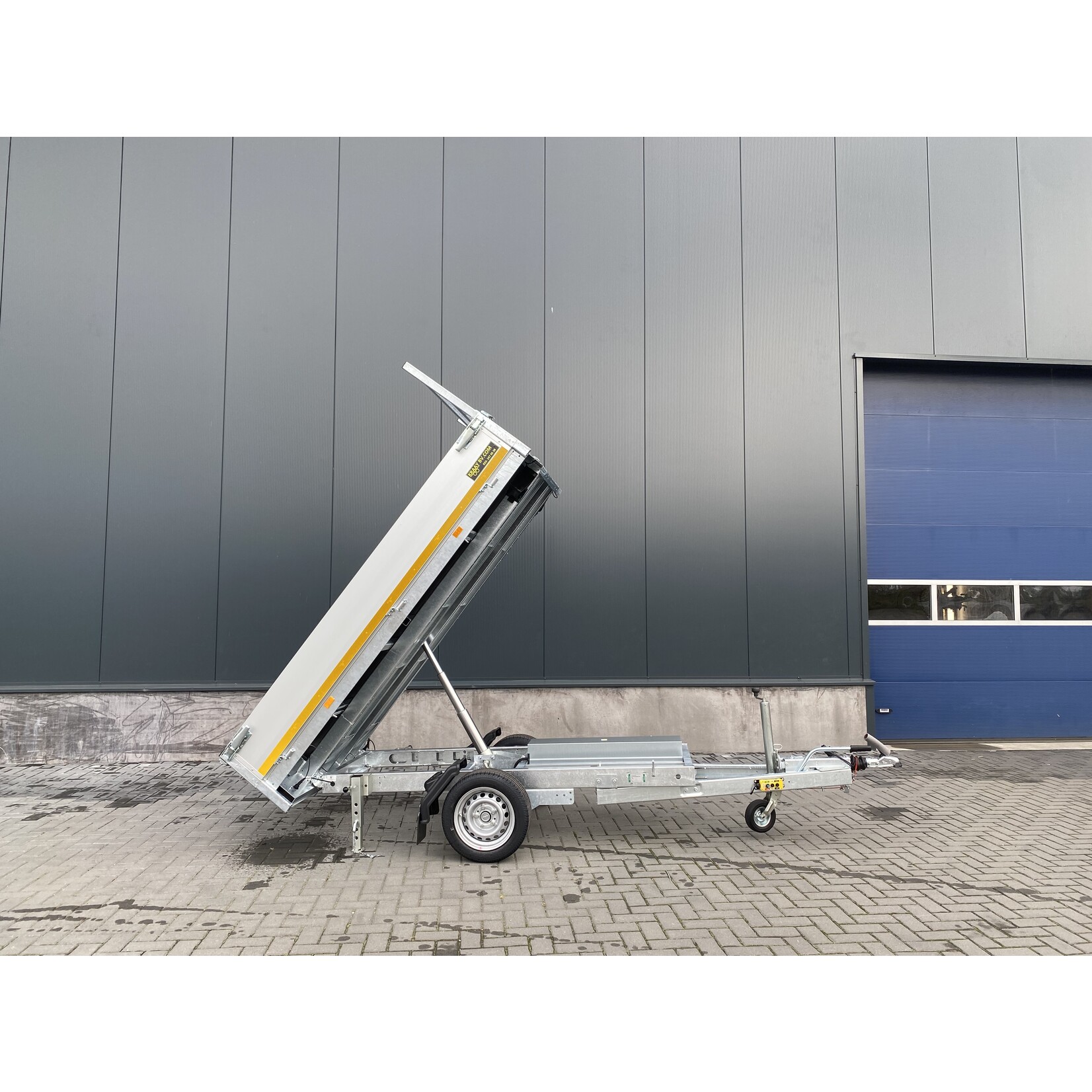 Eduard Eduard kipper elektrisch bediend | 260 x 150 x 30 cm | 1.500 kg | Incl. oprijpakket | Geremd ALL - IN AKTIE!