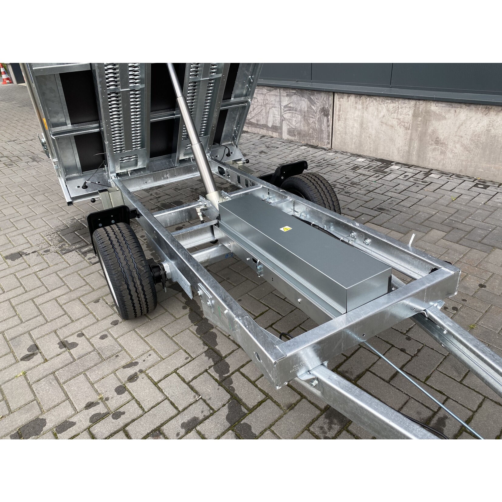 Eduard Eduard kipper elektrisch bediend | 260 x 150 x 30 cm | 1.500 kg | Incl. oprijpakket | Geremd ALL - IN AKTIE!