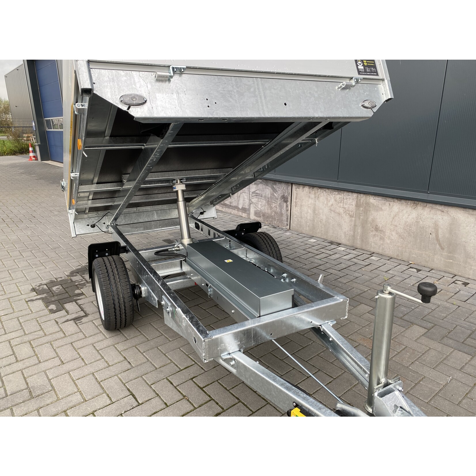 Eduard Eduard kipper elektrisch bediend  | 260 x 150 x 30  Cm | 1.350 Kg | Geremd ALL - IN AKTIE!
