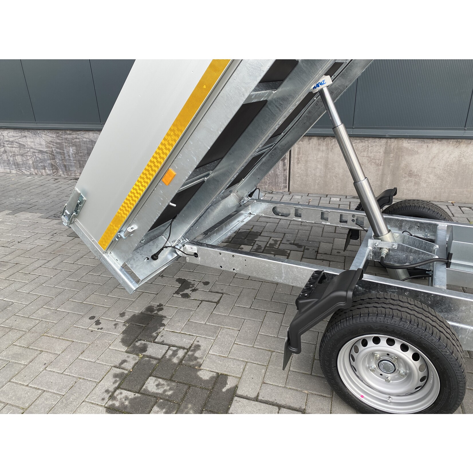 Eduard Eduard kipper elektrisch bediend  | 260 x 150 x 30  Cm | 1.350 Kg | Geremd ALL - IN AKTIE!