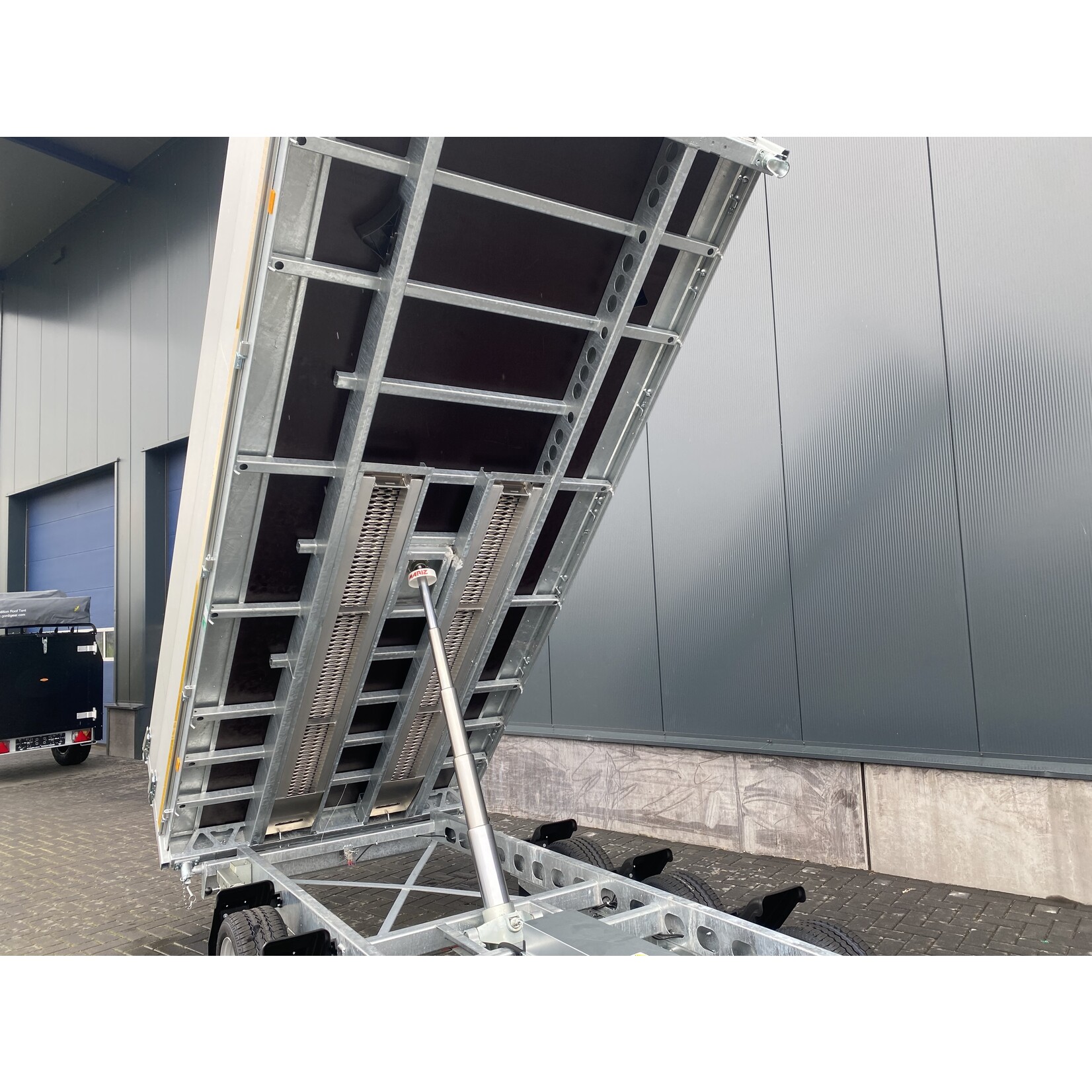 eduard Demo / voorraad aktie! Eduard 3-zijdige kipper | 400 x 180 x 60 cm | 3.500 kg | Geremd ALL-IN AKTIE!