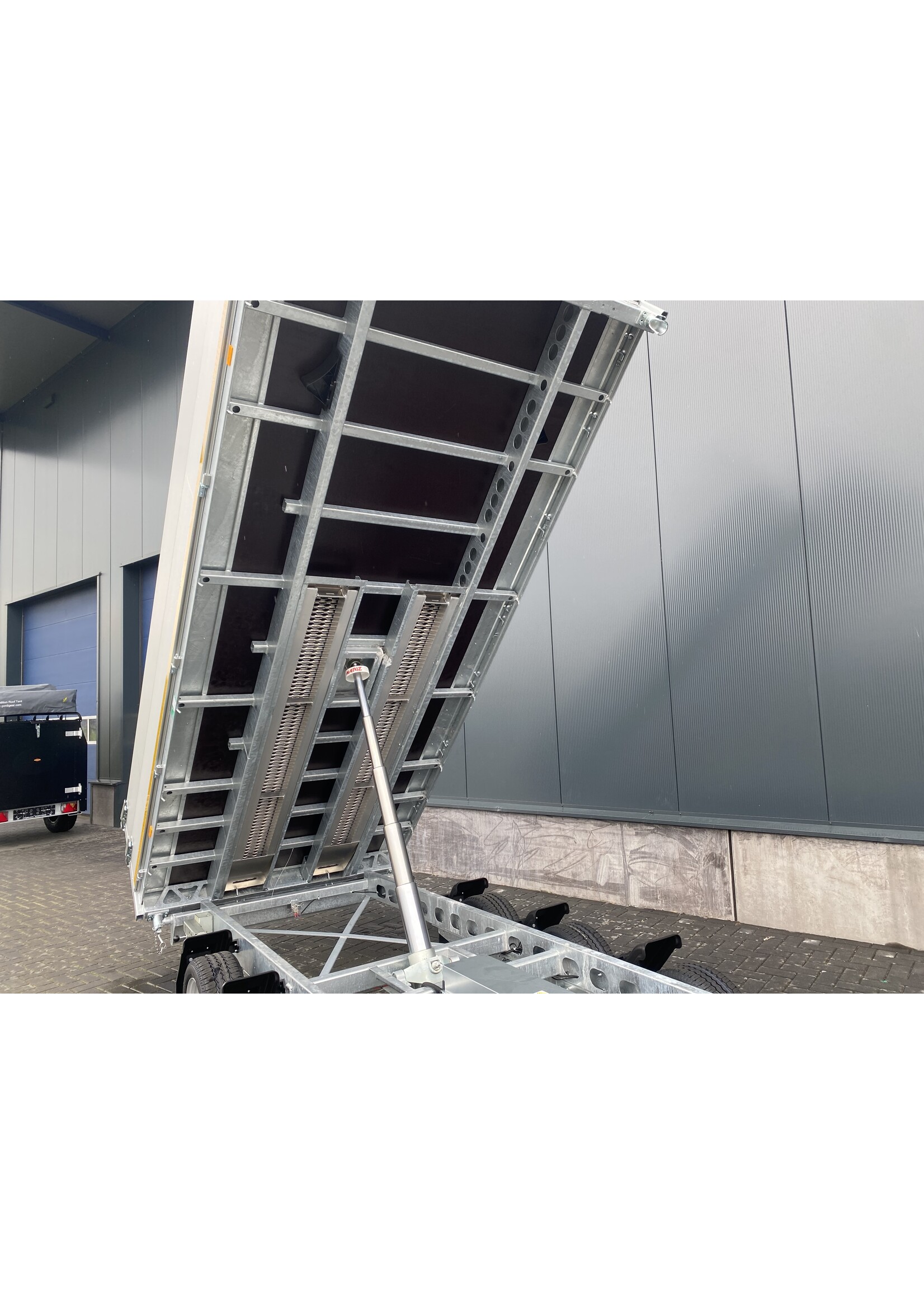 eduard Demo / voorraad aktie! Eduard 3-zijdige kipper | 400 x 180 x 60 cm | 3.500 kg | Geremd ALL-IN AKTIE!