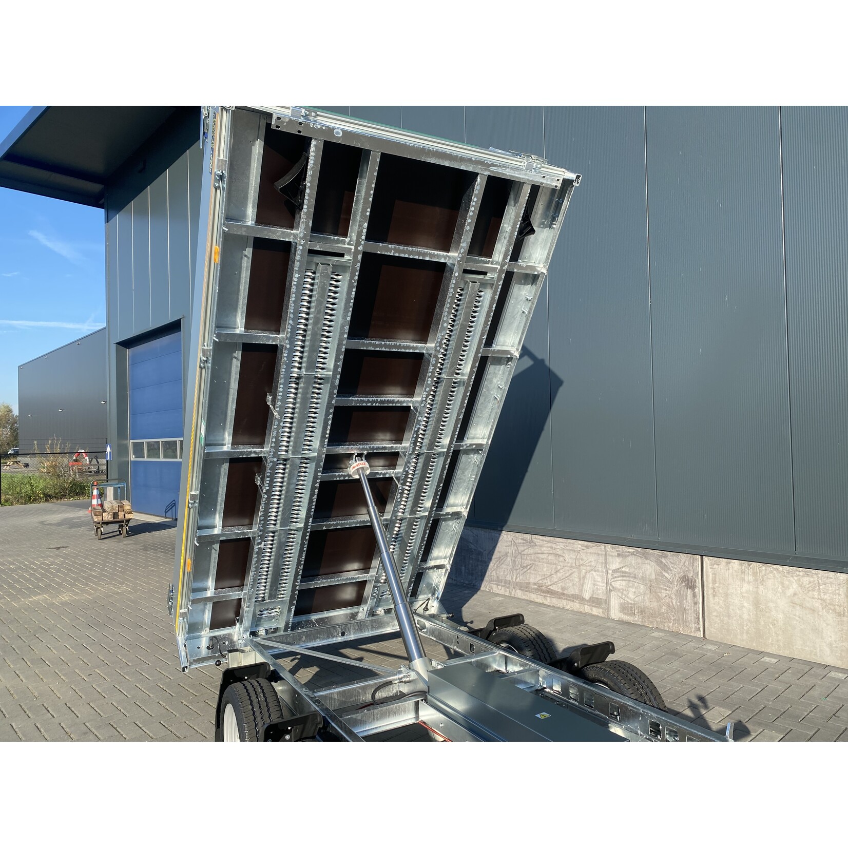 eduard Eduard kipper | 310 x 180 x 30 cm | 3.000 kg | Geremd ALL - IN AKTIE!