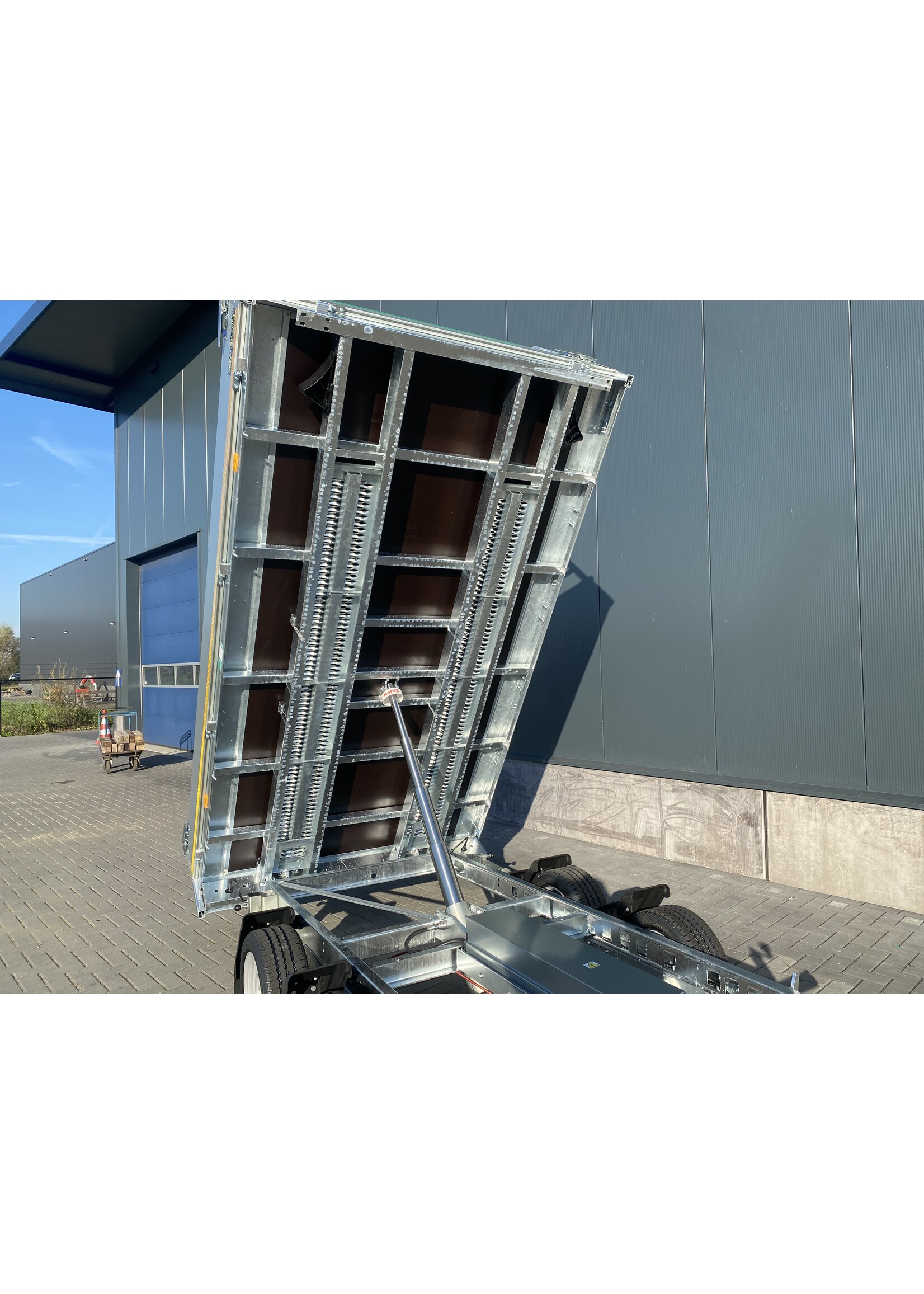 eduard Eduard kipper | 310 x 180 x 30 cm | 3.000 kg | Geremd ALL - IN AKTIE!