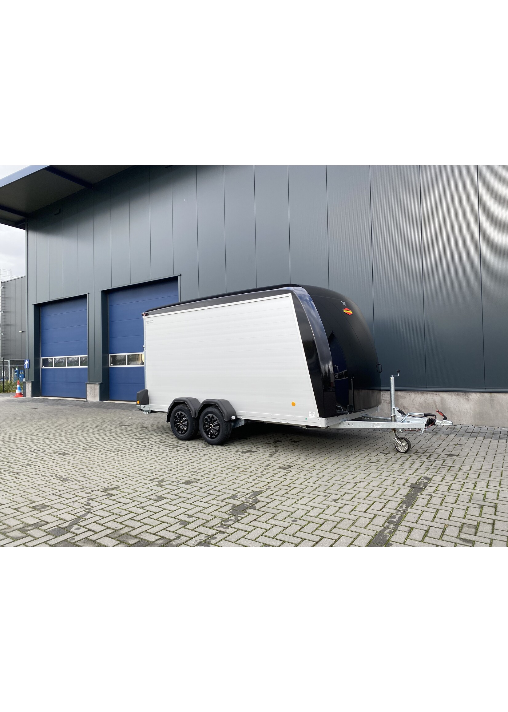 Bockmann Böckmann Gesloten Aanhangwagen | 424 x 187 x 209 cm | 2.700 kg Geremd ALL - IN AKTIE!