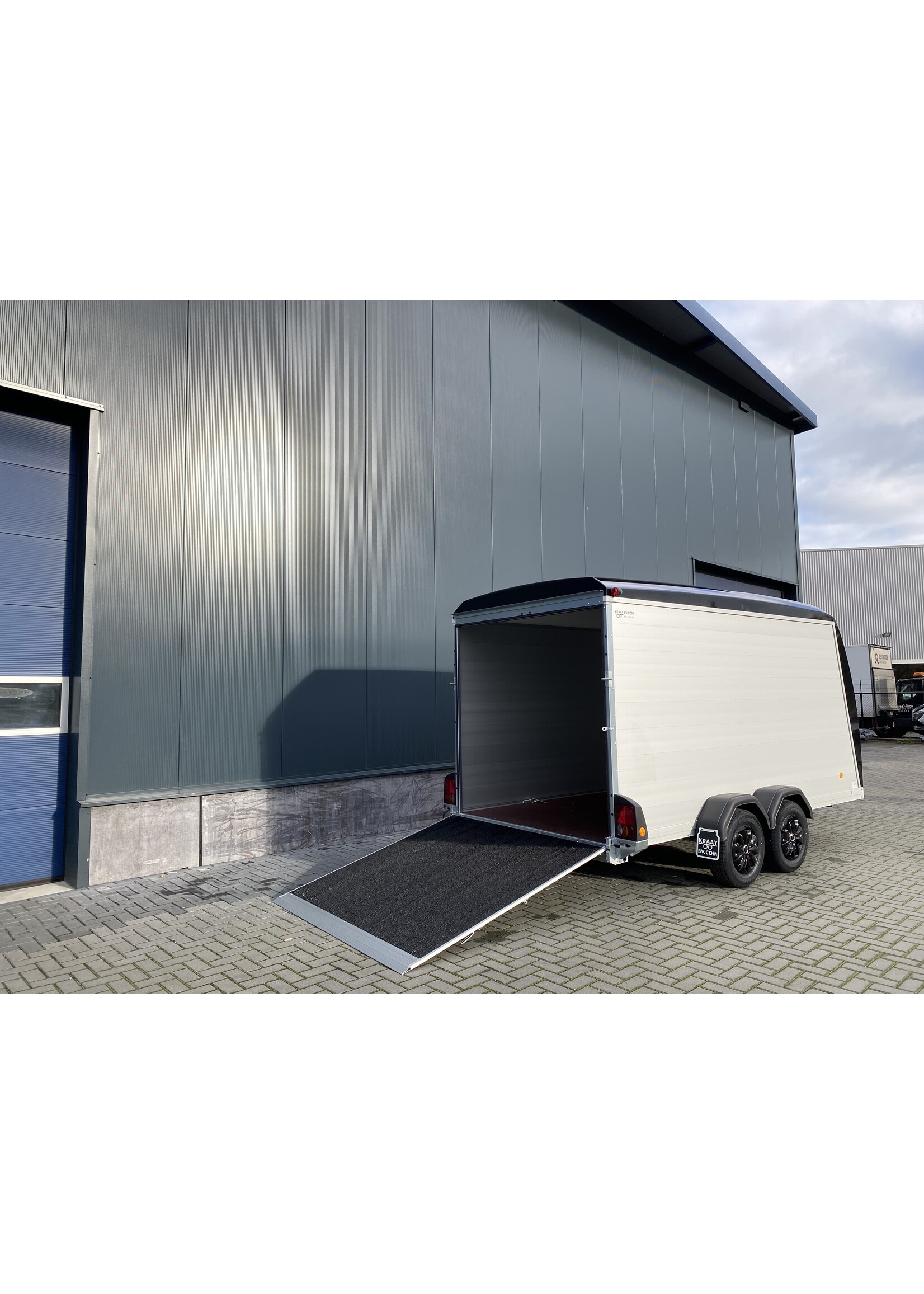 Bockmann Böckmann Gesloten Aanhangwagen | 424 x 187 x 209 cm | 2.700 kg Geremd ALL - IN AKTIE!
