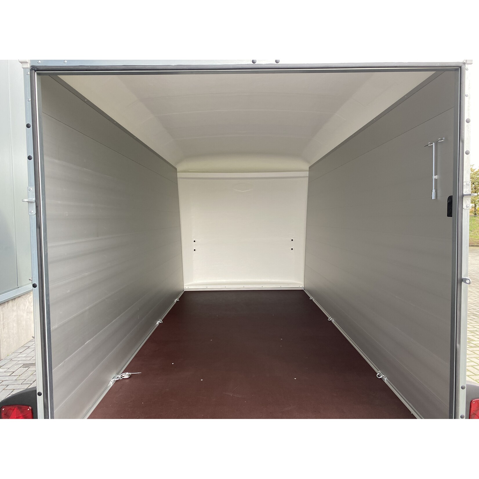 Bockmann Böckmann Gesloten Aanhangwagen | 424 x 187 x 209 cm | 2.700 kg Geremd ALL - IN AKTIE!