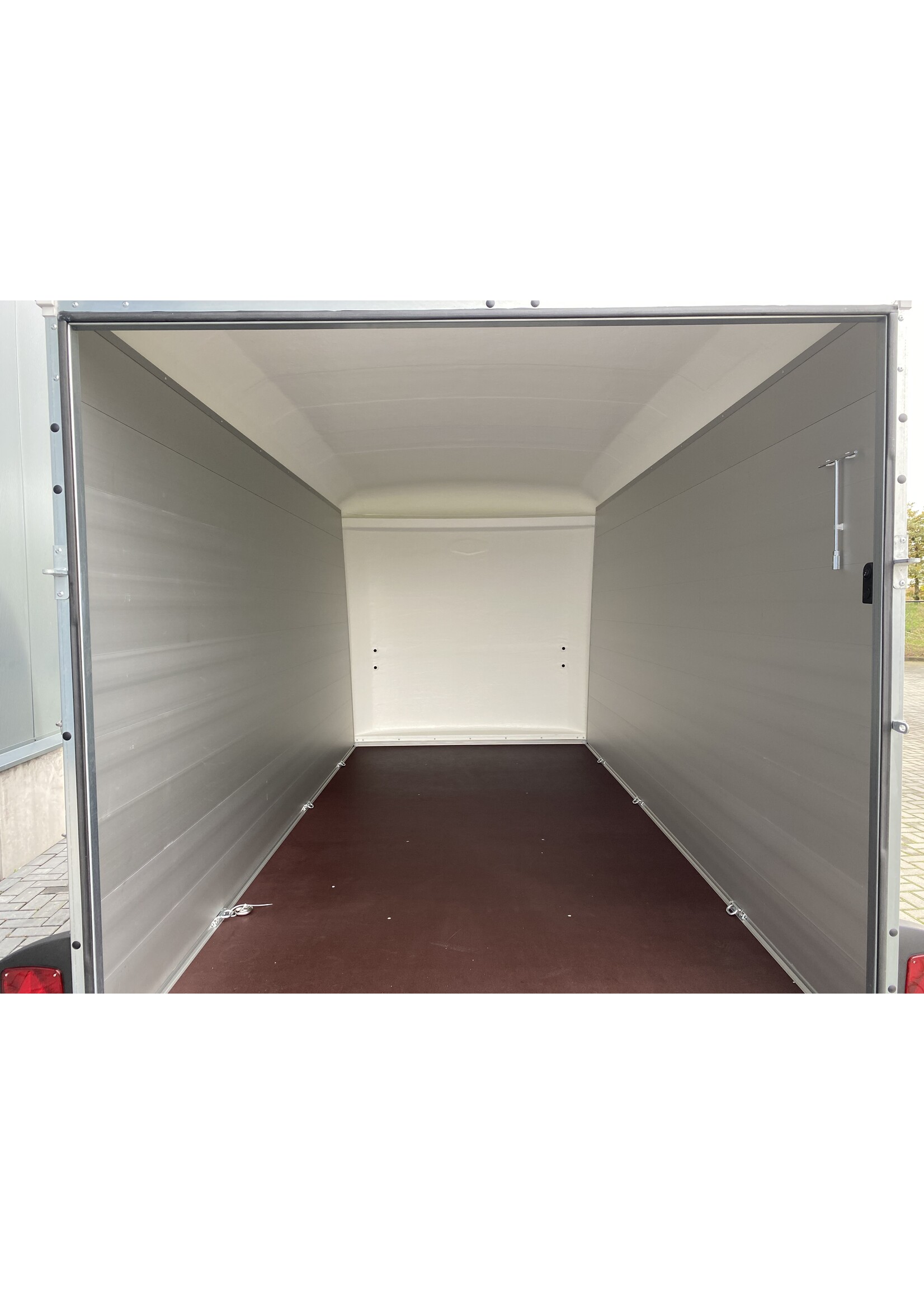 Bockmann Böckmann Gesloten Aanhangwagen | 424 x 187 x 209 cm | 2.700 kg Geremd ALL - IN AKTIE!