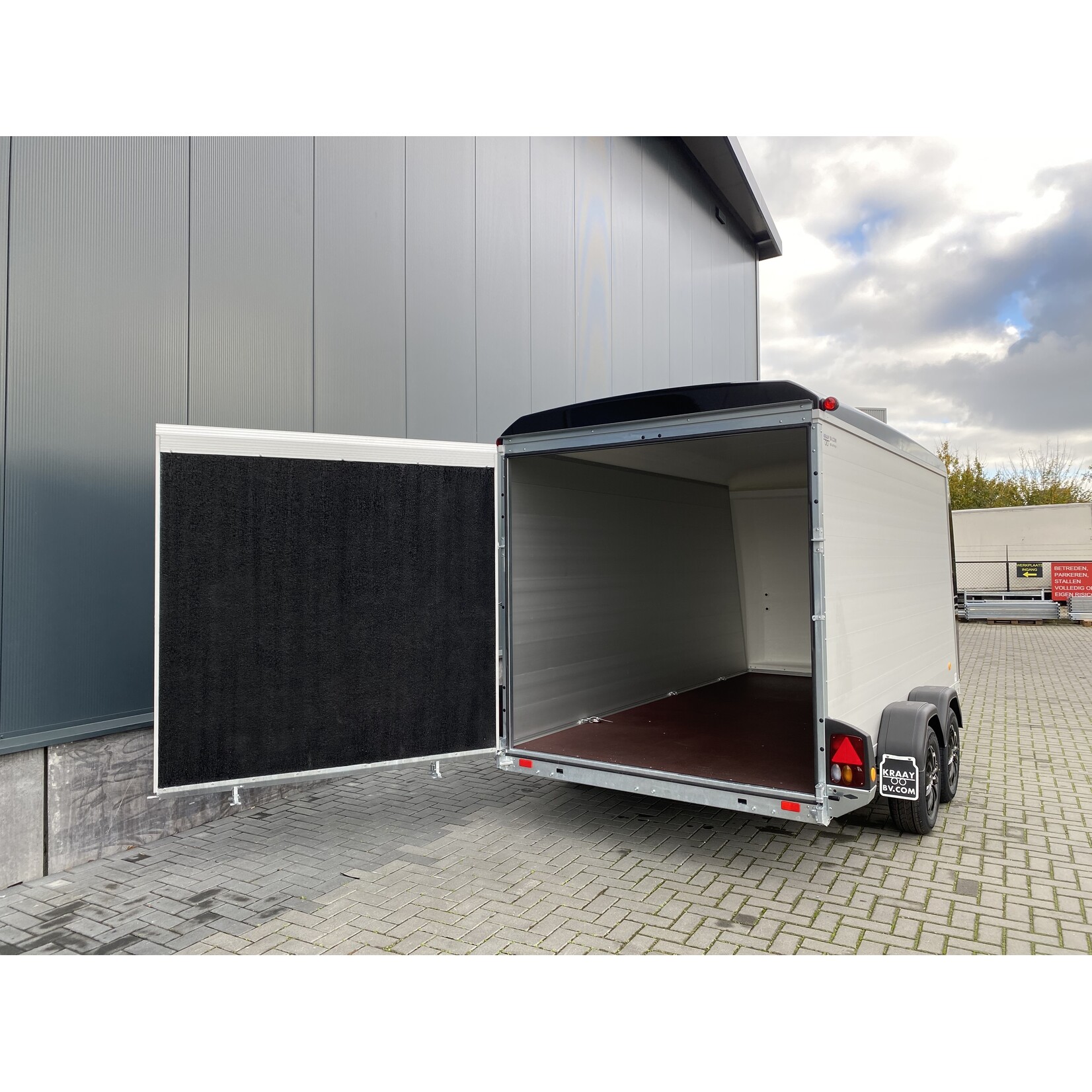 Bockmann Böckmann Gesloten Aanhangwagen | 424 x 187 x 209 cm | 2.700 kg Geremd ALL - IN AKTIE!