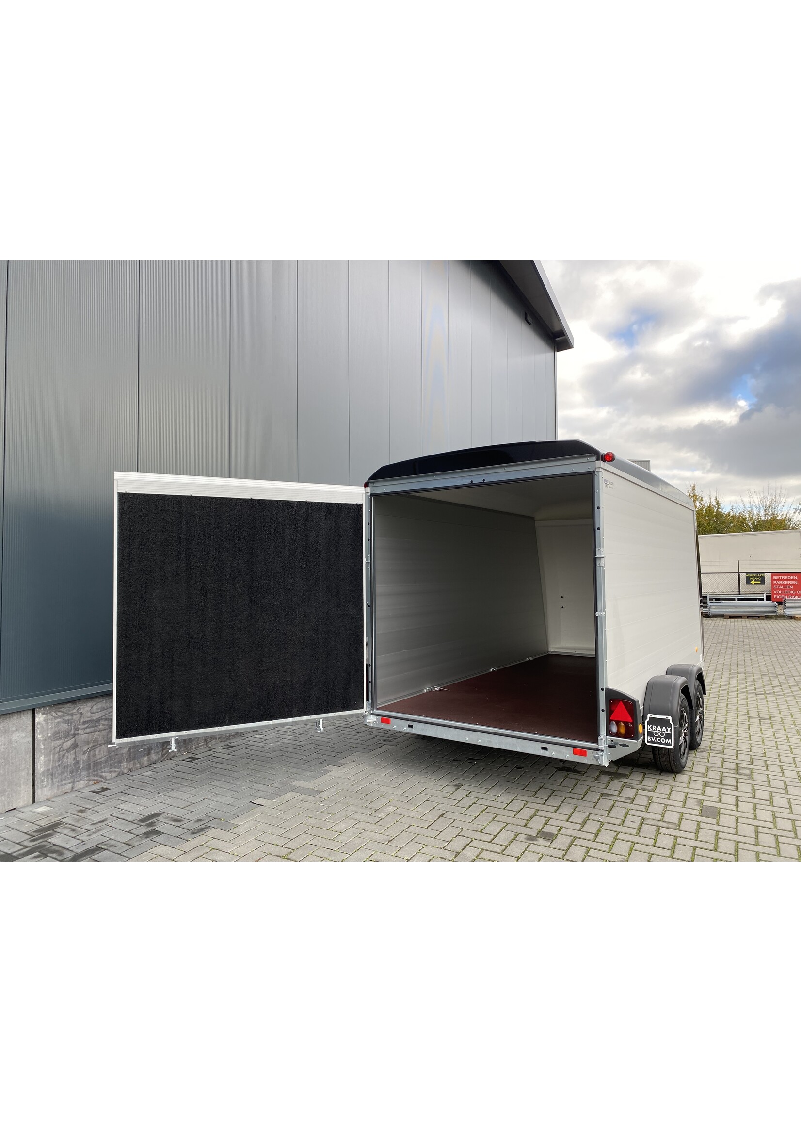 Bockmann Böckmann Gesloten Aanhangwagen | 424 x 187 x 209 cm | 2.700 kg Geremd ALL - IN AKTIE!