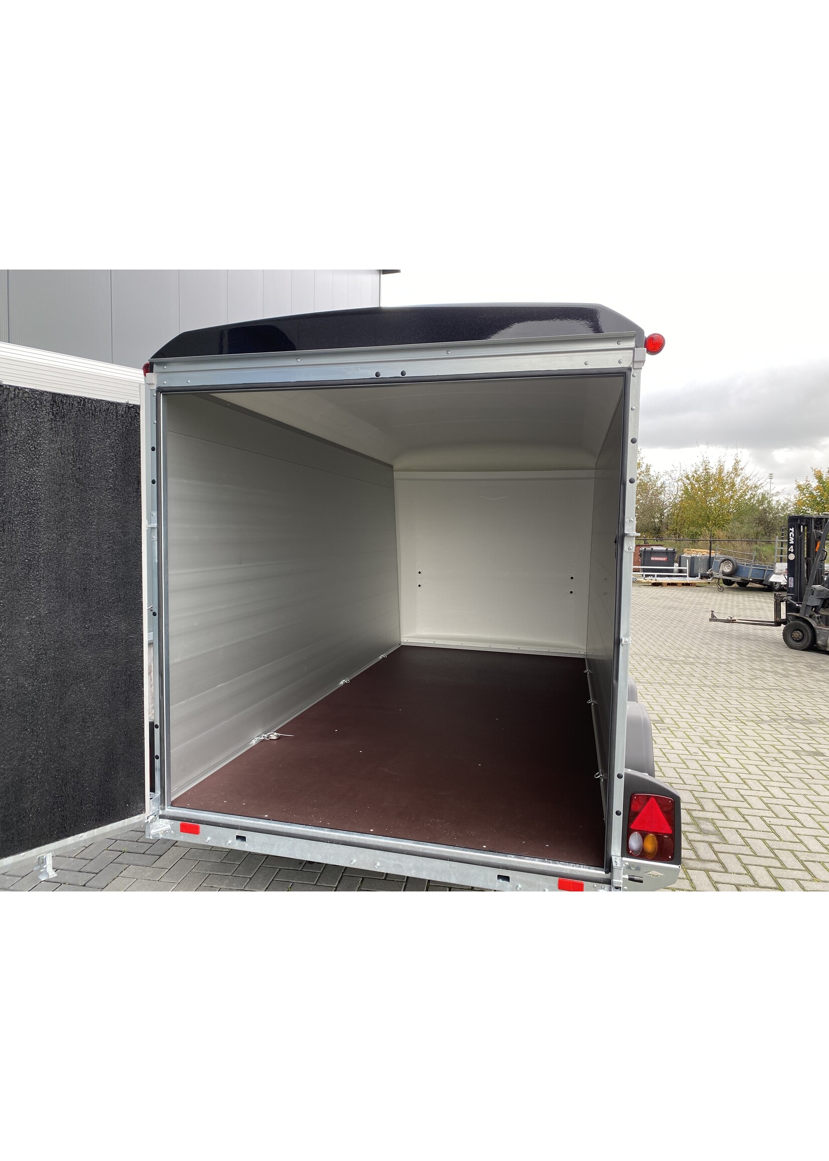Bockmann Böckmann Gesloten Aanhangwagen | 424 x 187 x 209 cm | 2.700 kg Geremd ALL - IN AKTIE!