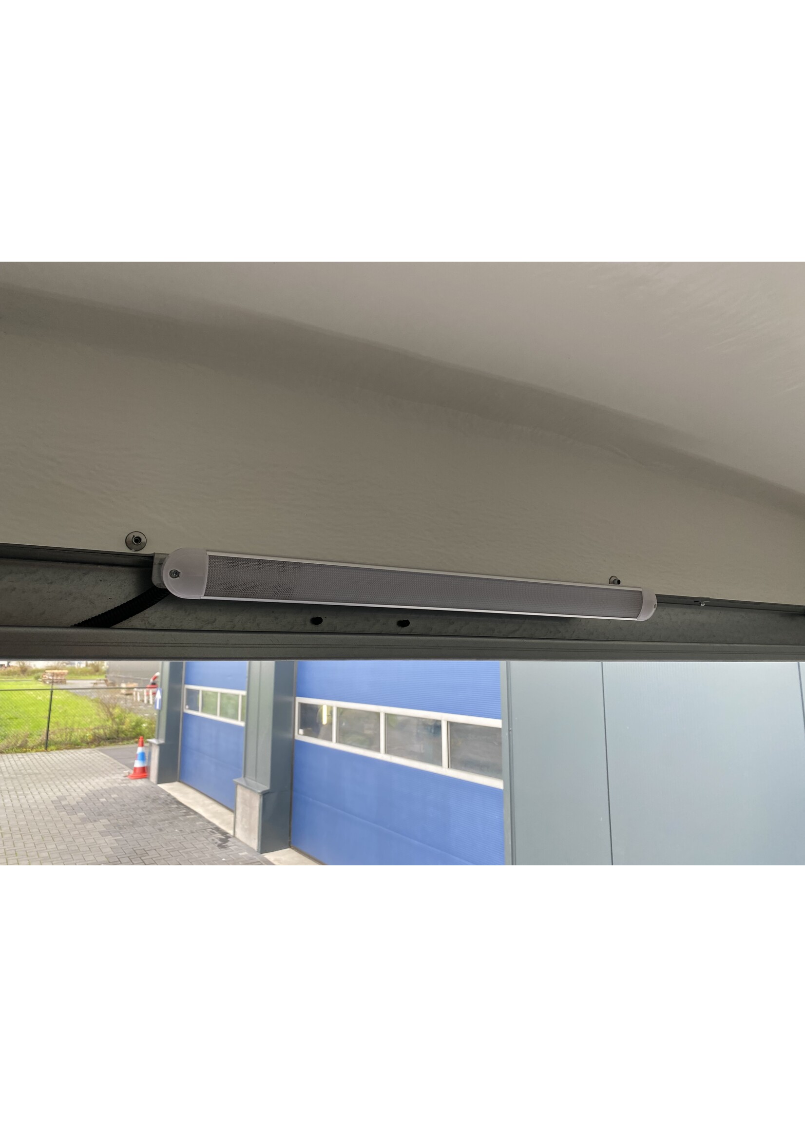 Bockmann Böckmann Gesloten Aanhangwagen | 424 x 187 x 209 cm | 2.700 kg Geremd ALL - IN AKTIE!