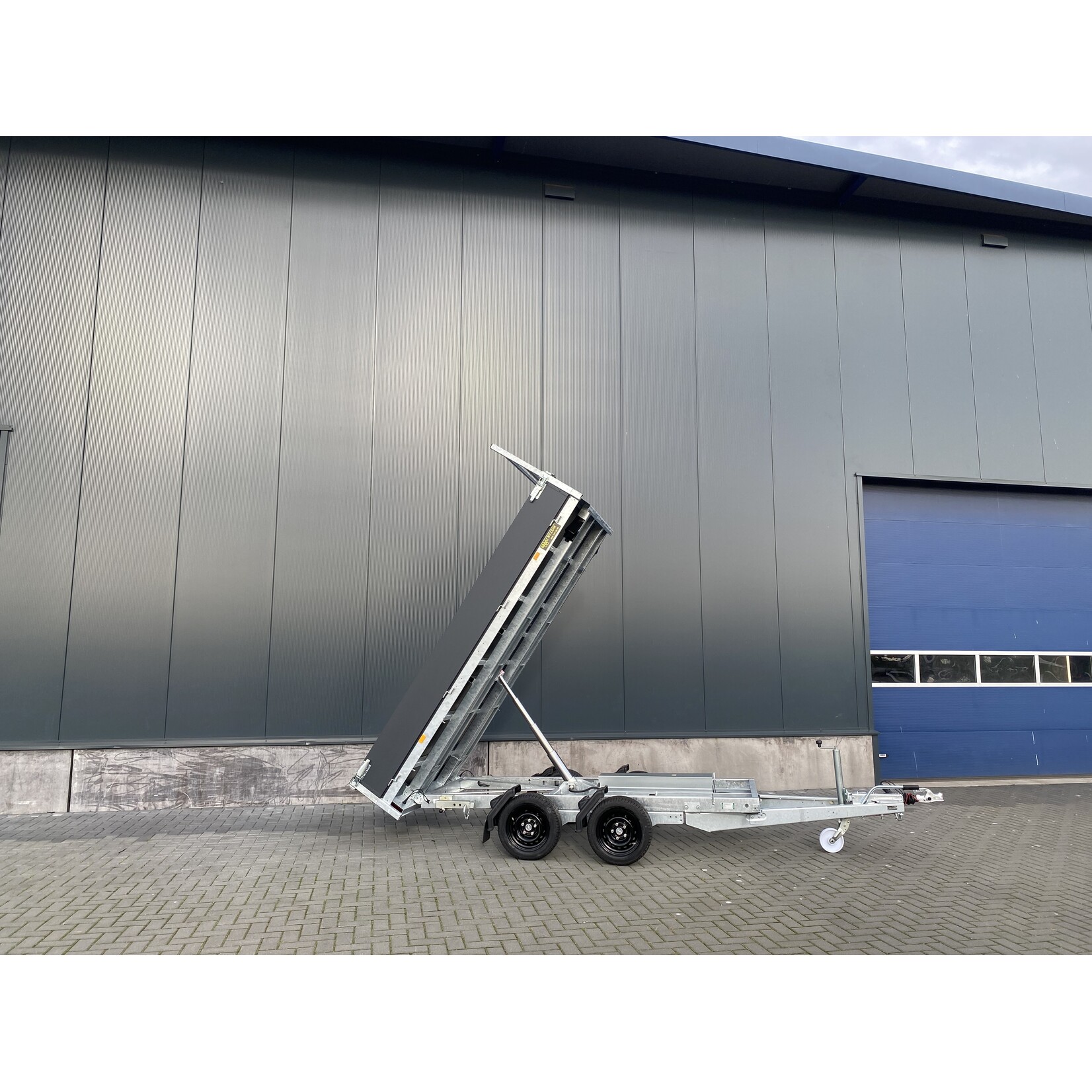 eduard Eduard kipper | 310 x 180 x 30 cm | 3.000 kg | Geremd ALL-IN AKTIE!