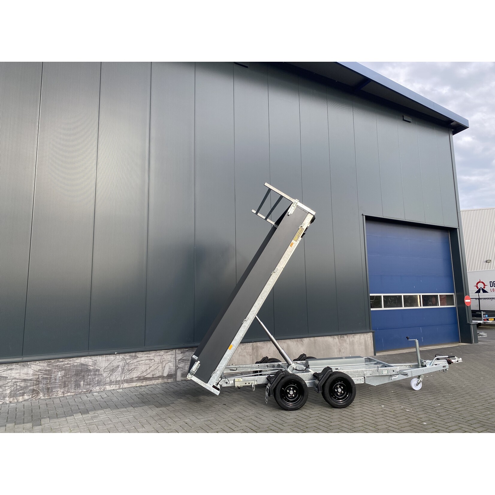 eduard Eduard kipper | 310 x 180 x 30 cm | 3.000 kg | Geremd ALL-IN AKTIE!