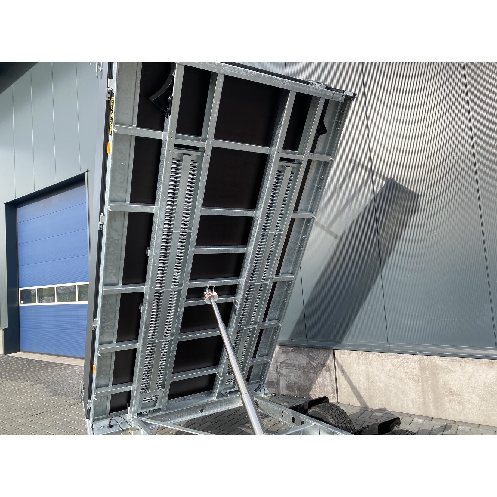 eduard Eduard kipper | 310 x 180 x 30 cm | 3.000 kg | Geremd ALL-IN AKTIE!