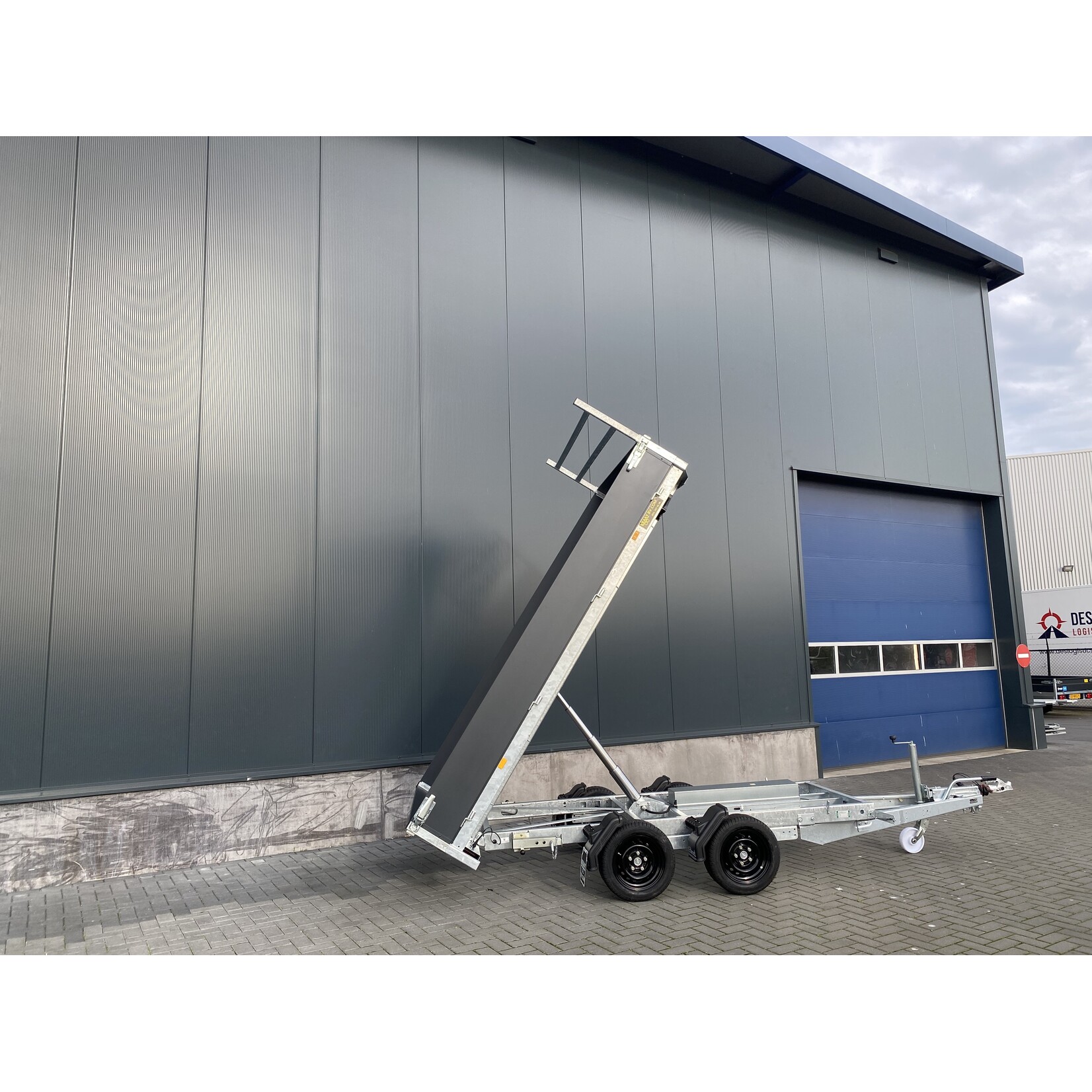 eduard Eduard kipper | 310 x 180 x 30 cm | 3.000 kg | Geremd ALL-IN AKTIE!