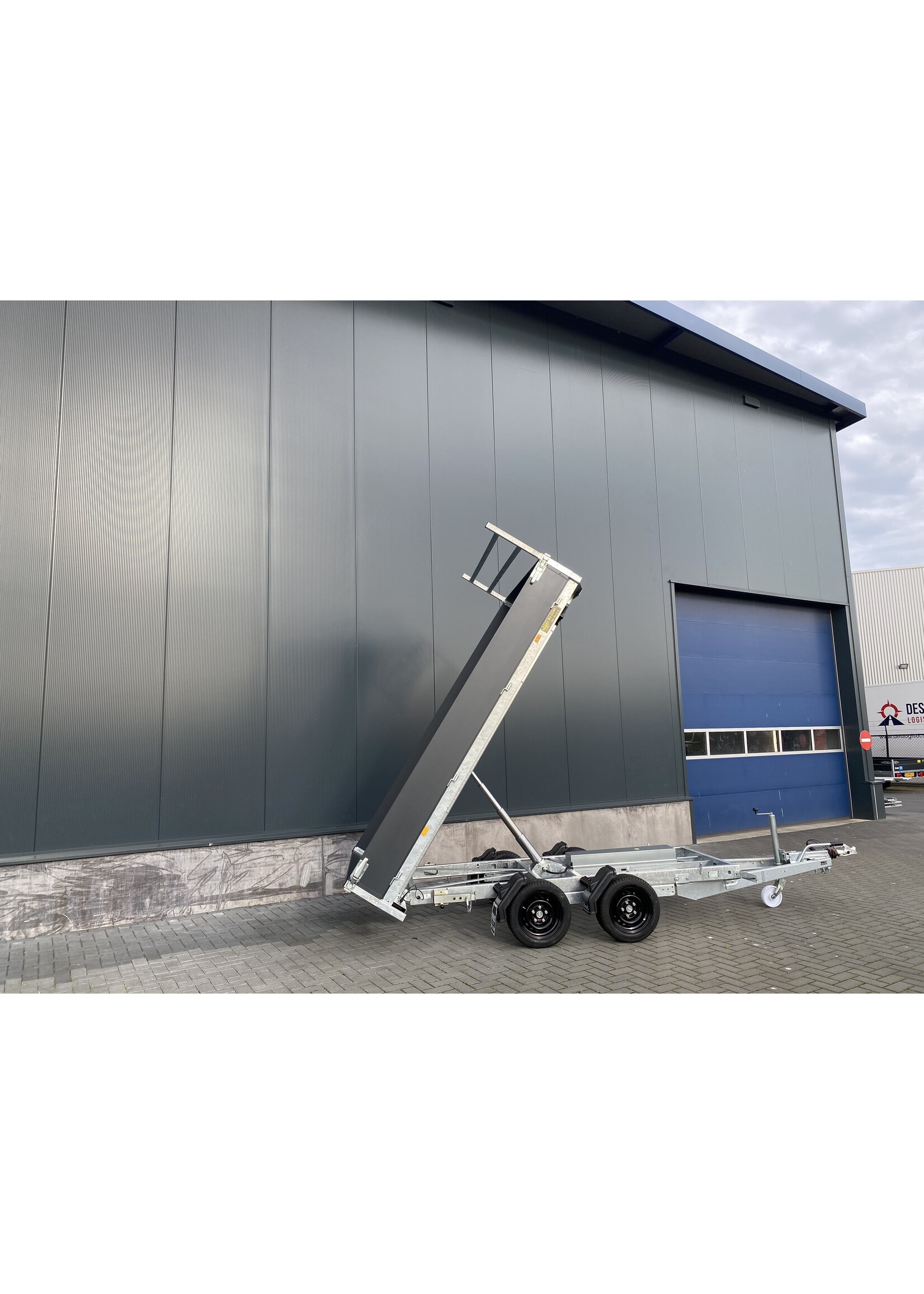 eduard Eduard kipper | 310 x 180 x 30 cm | 3.000 kg | Geremd ALL-IN AKTIE!