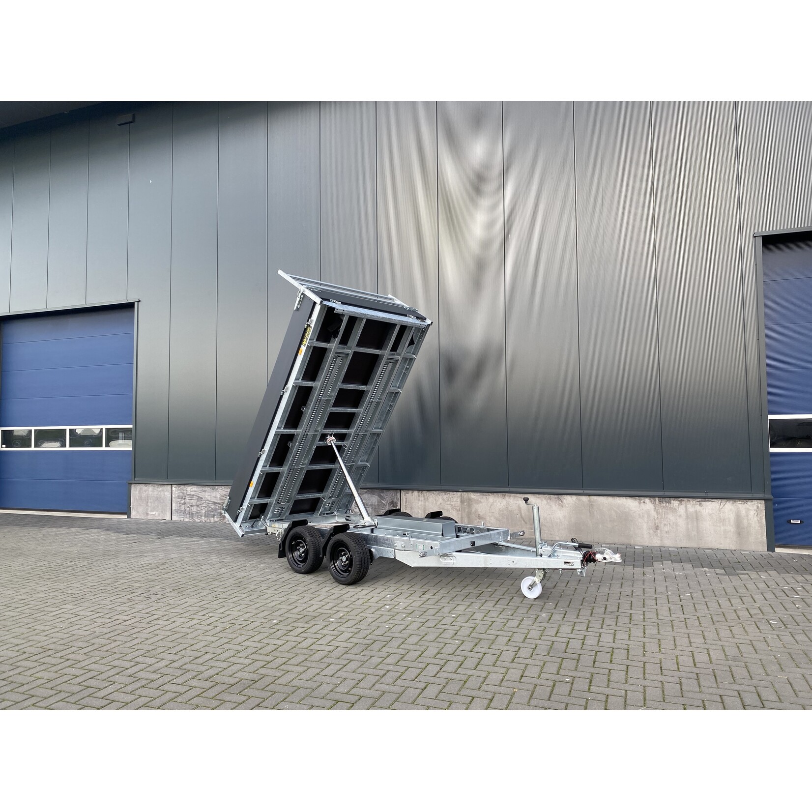 eduard Eduard kipper | 310 x 180 x 30 cm | 3.000 kg | Geremd ALL-IN AKTIE!