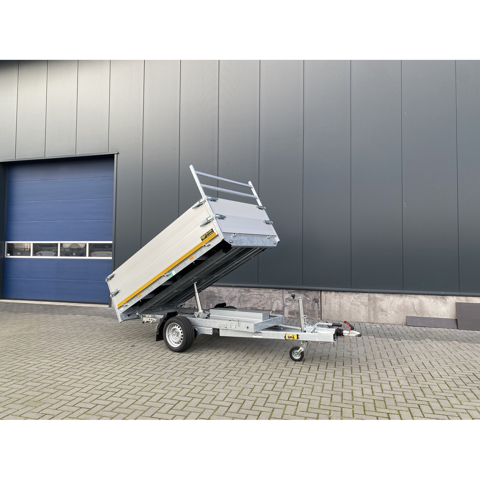 eduard Eduard kipper | 260 x 150 x 60 cm | 1.350 kg | Incl. oprijpakket  geremd  ALL - IN AKTIE!