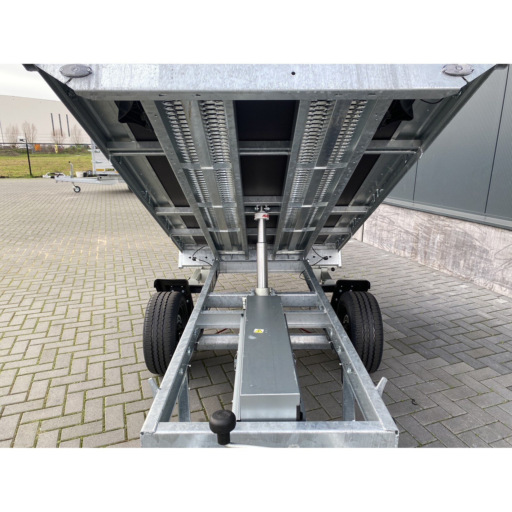 eduard Eduard kipper | 260 x 150 x 60 cm | 1.350 kg | Incl. oprijpakket  geremd  ALL - IN AKTIE!