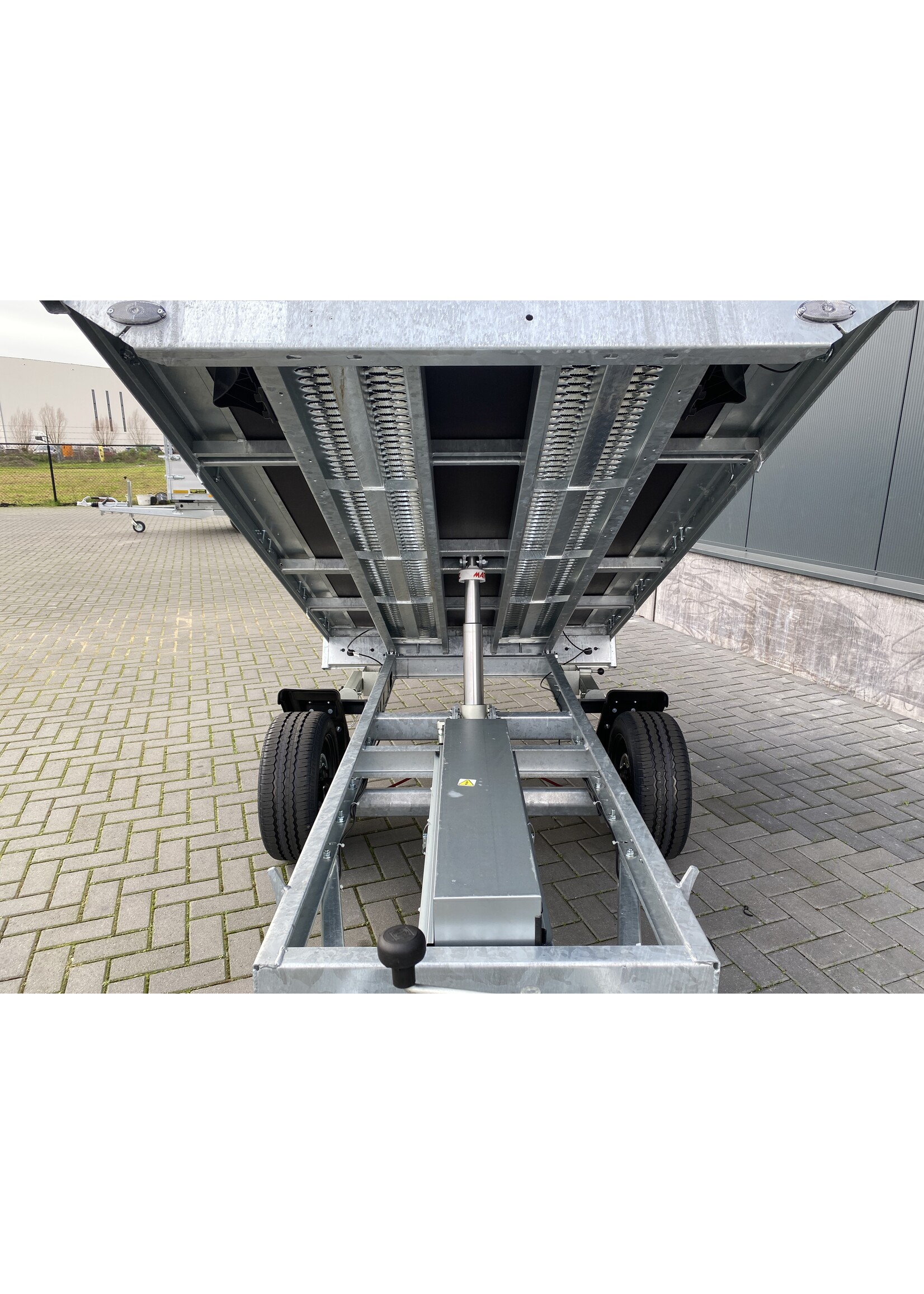 eduard Eduard kipper | 260 x 150 x 60 cm | 1.500 kg | Incl. oprijpakket  geremd  ALL - IN AKTIE!