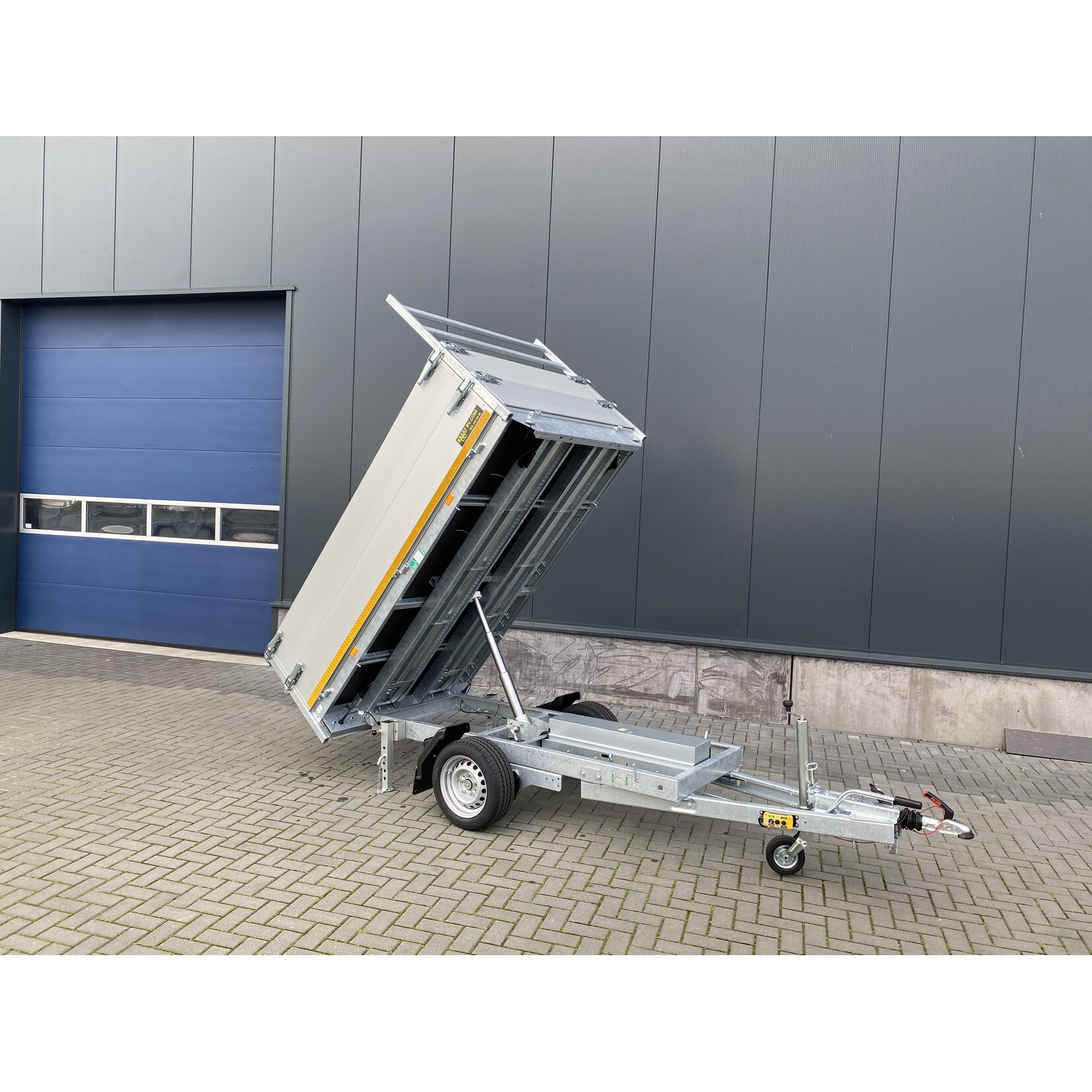eduard Eduard kipper | 260 x 150 x 60 cm | 1.350 kg | Incl. oprijpakket  geremd  ALL - IN AKTIE!