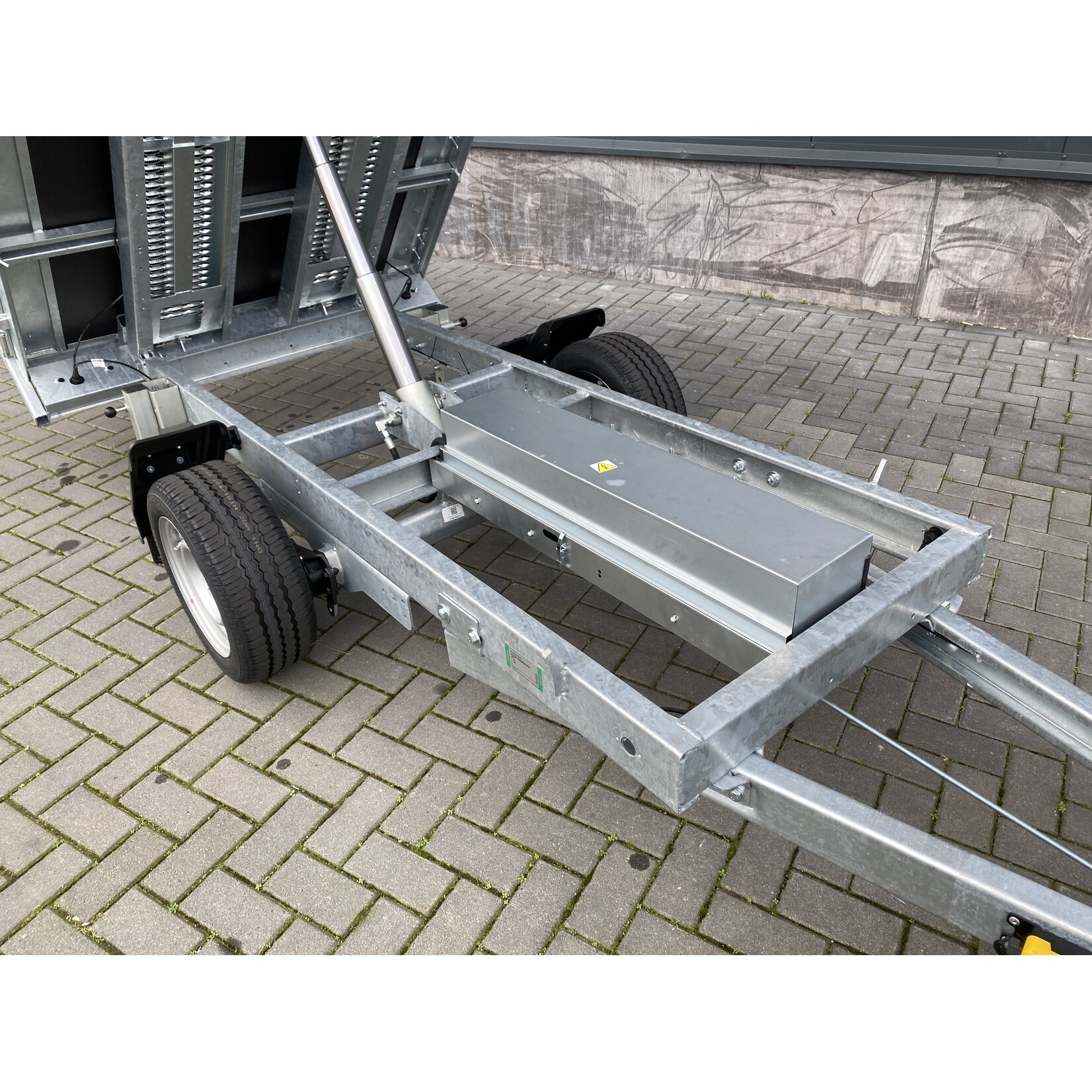 eduard Eduard kipper | 260 x 150 x 60 cm | 1.350 kg | Incl. oprijpakket  geremd  ALL - IN AKTIE!