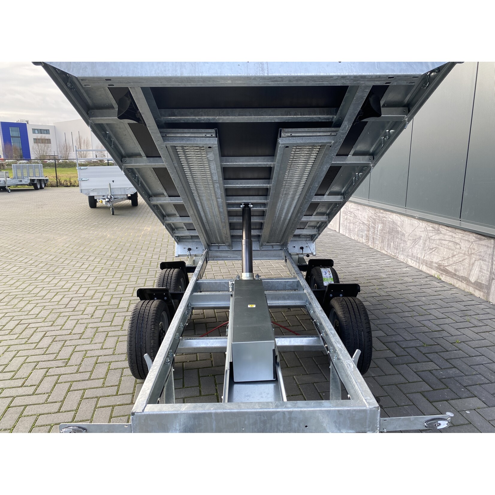 eduard Eduard kipper | 310 x 160 x 60 cm | 3.000 kg | Geremd ALL - IN AKTIE!