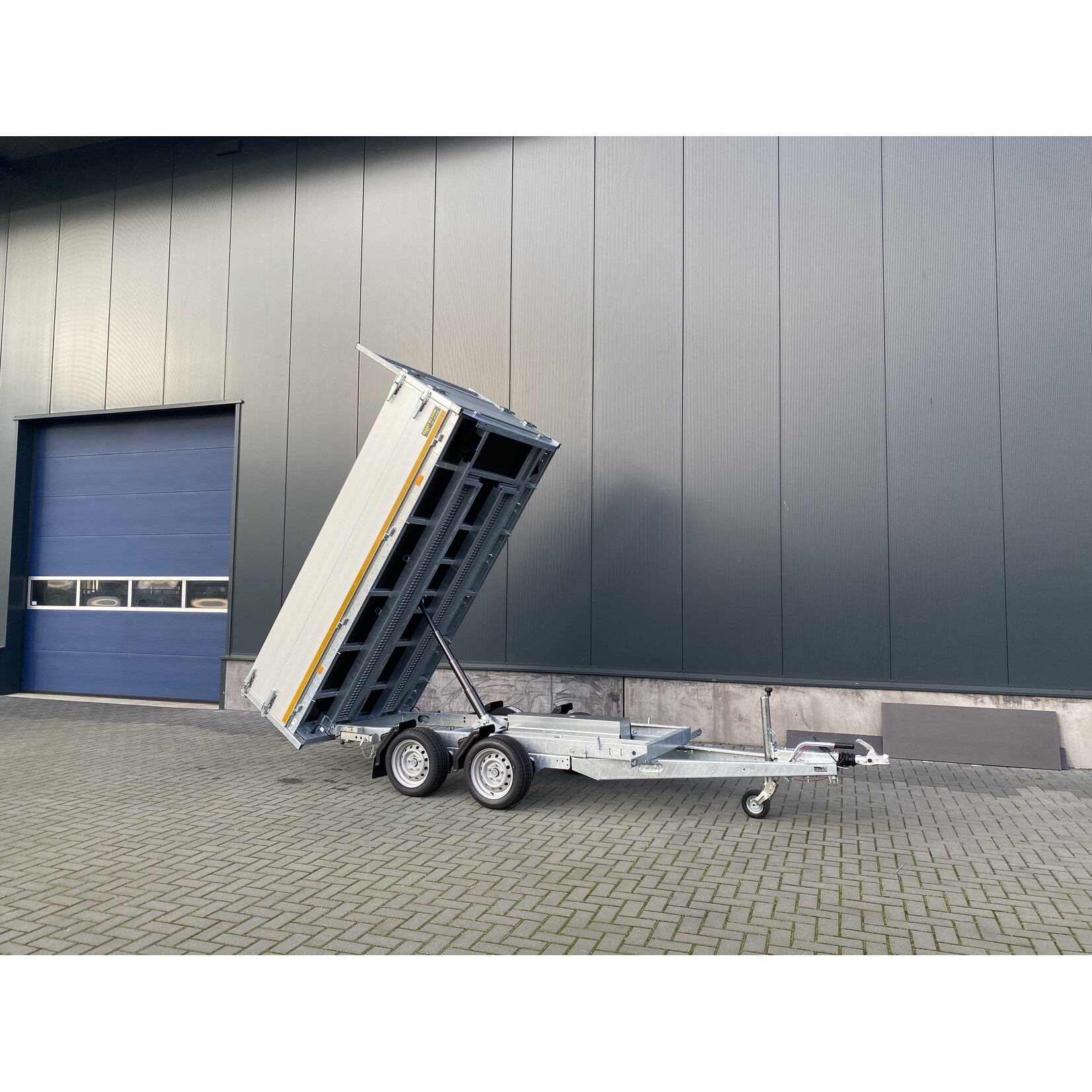 eduard Eduard kipper | 310 x 160 x 60 cm | 3.000 kg | Geremd ALL - IN AKTIE!