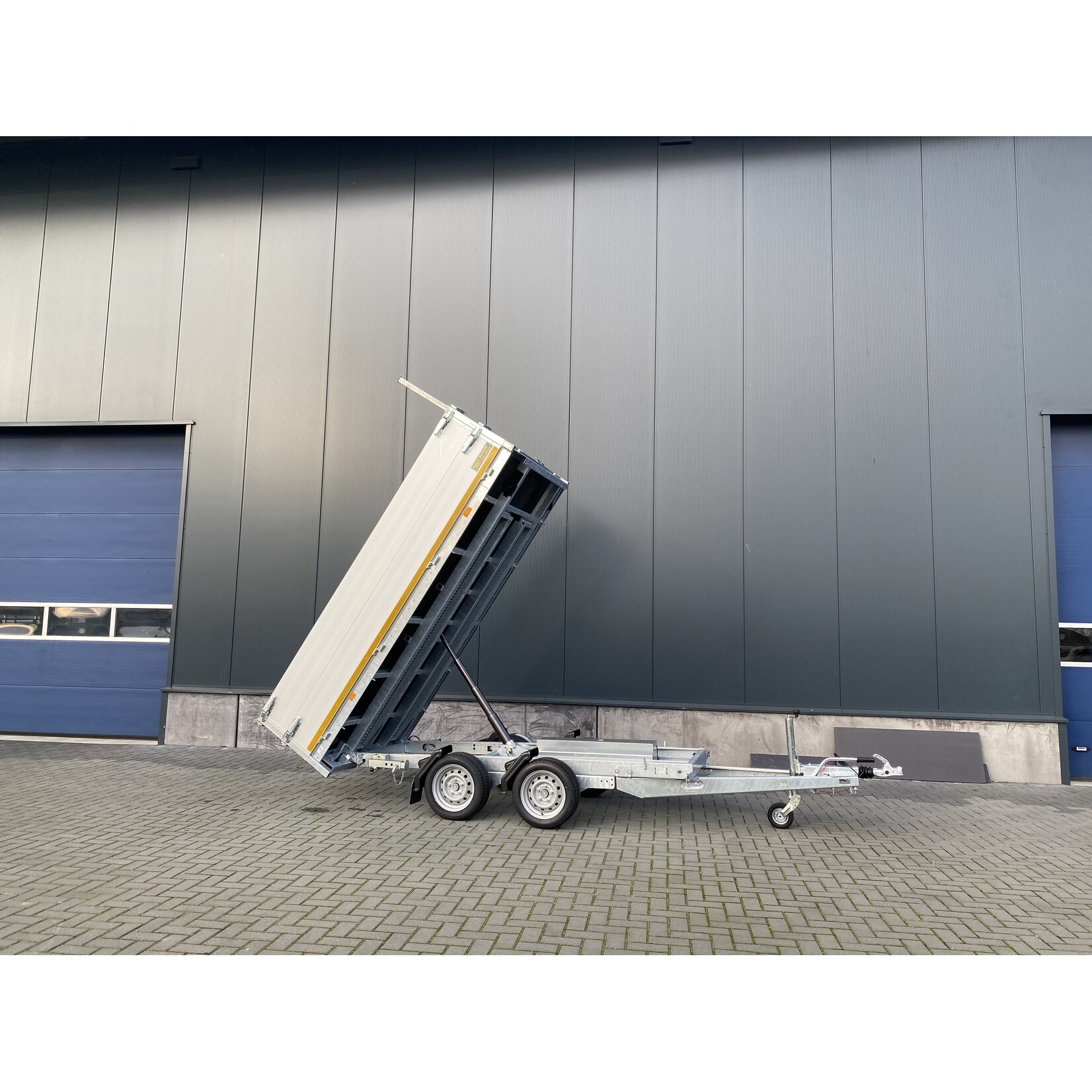 eduard Eduard kipper | 310 x 160 x 60 cm | 3.000 kg | Geremd ALL - IN AKTIE!