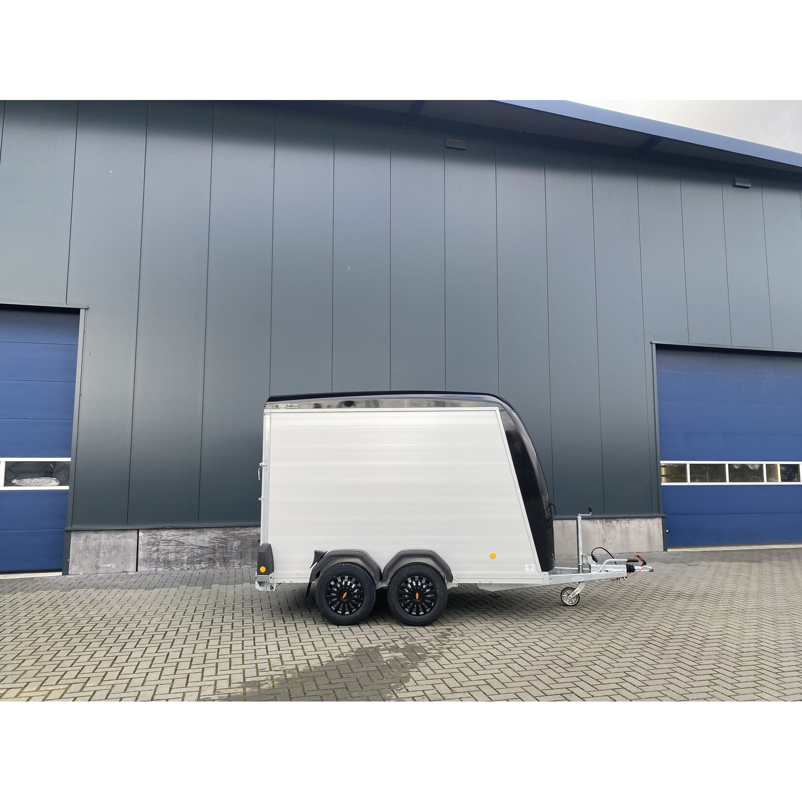 Bockmann Bockmann Gesloten Aanhangwagen | 325 x 151 x 206 cm | 2.700 kg | Geremd ALL - IN AKTIE!