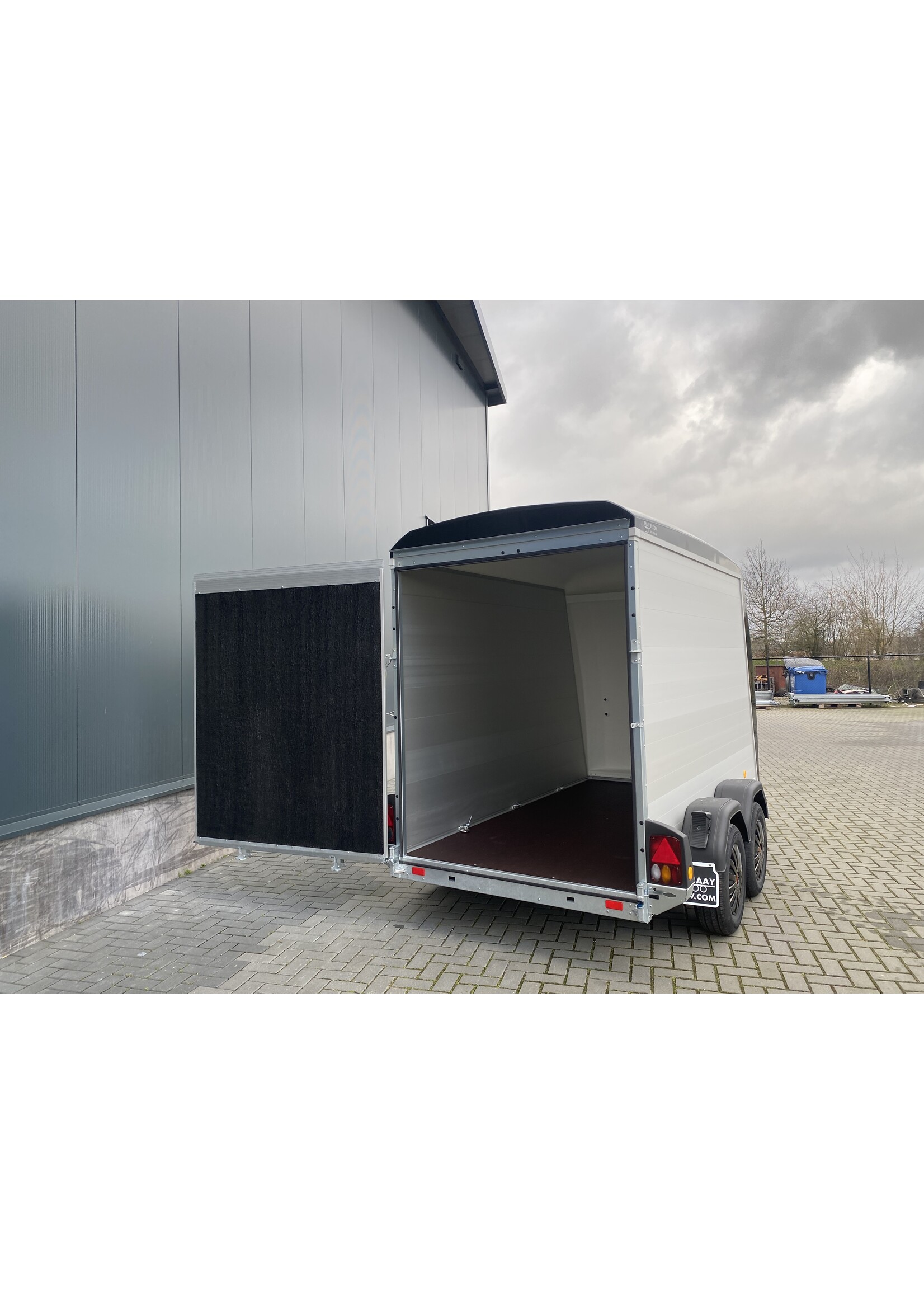 Bockmann Bockmann Gesloten Aanhangwagen | 325 x 151 x 206 cm | 2.700 kg | Geremd ALL - IN AKTIE!
