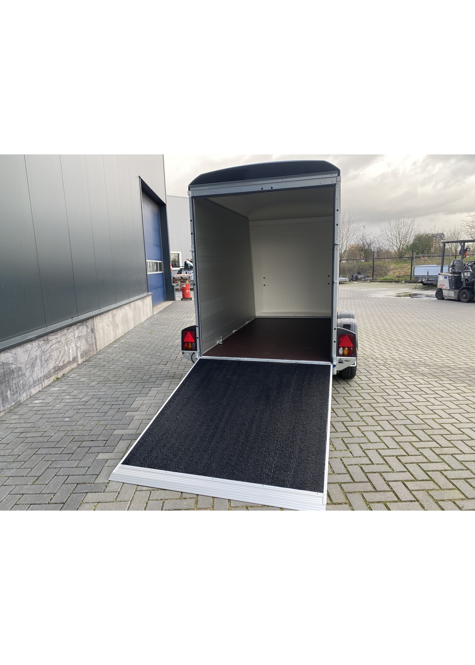 Bockmann Bockmann Gesloten Aanhangwagen | 325 x 151 x 206 cm | 2.700 kg | Geremd ALL - IN AKTIE!