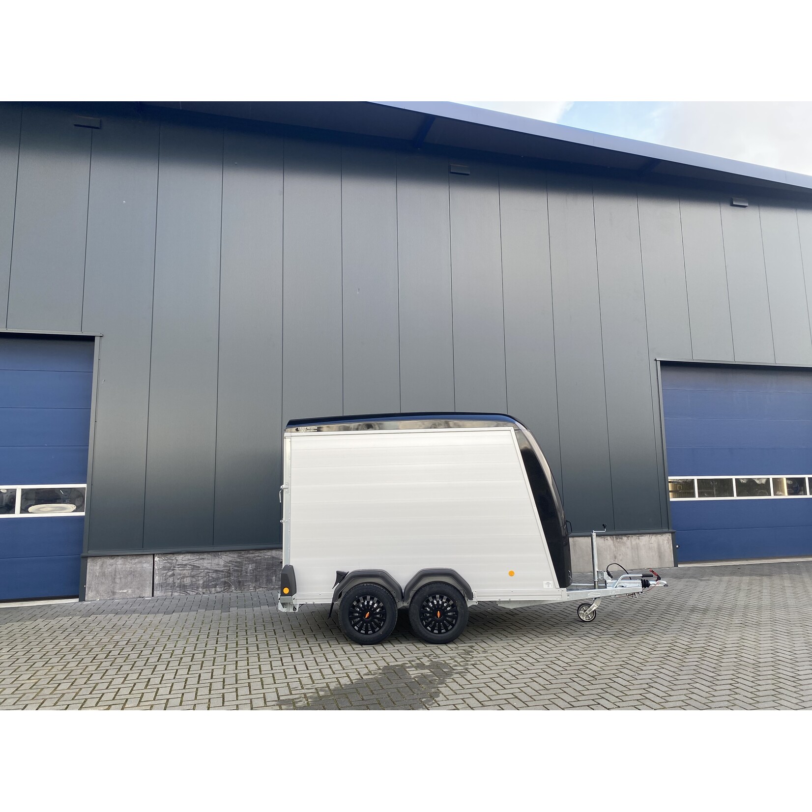 Bockmann Bockmann Gesloten Aanhangwagen | 325 x 151 x 206 cm | 2.700 kg | Geremd ALL - IN AKTIE!
