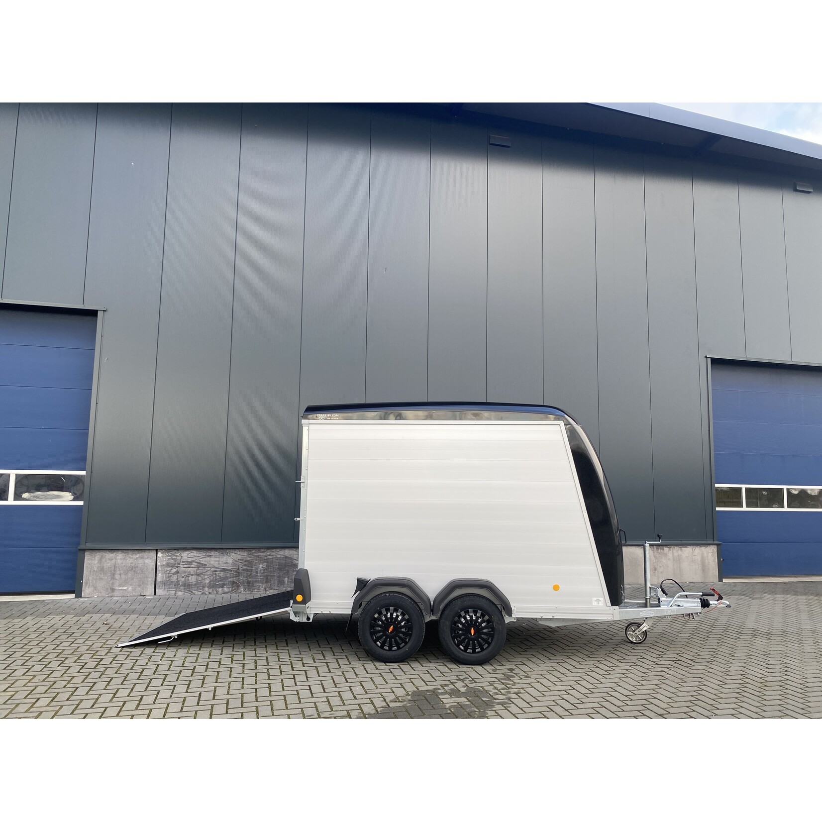 Bockmann Bockmann Gesloten Aanhangwagen | 325 x 151 x 206 cm | 2.700 kg | Geremd ALL - IN AKTIE!