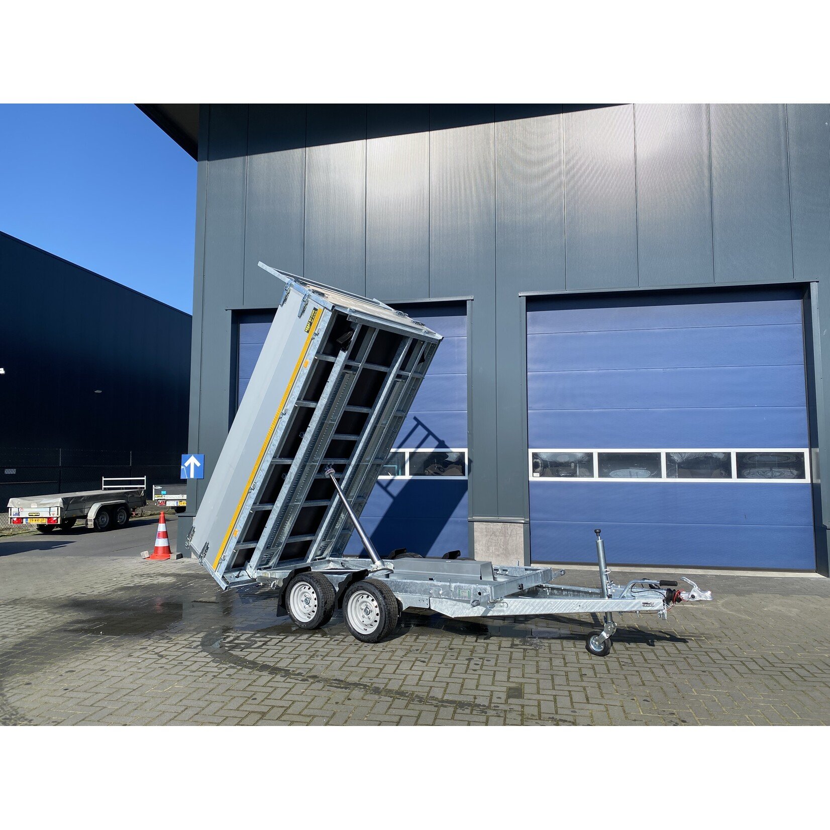 eduard Eduard kipper | 310 x 180 x 60 cm | 3.000 kg | Geremd ALL - IN AKTIE!