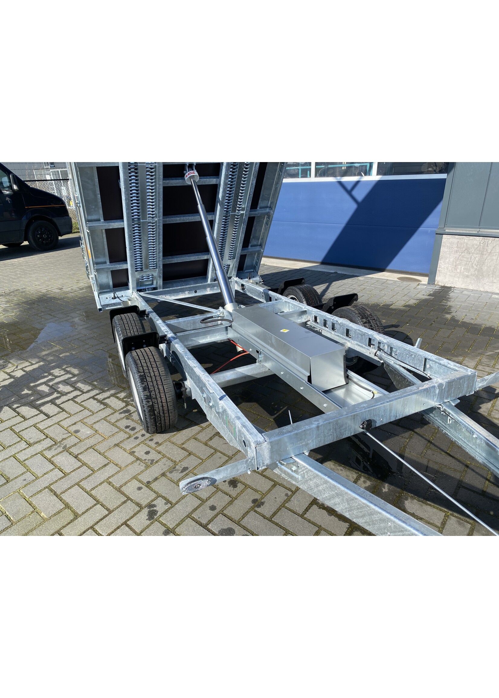 eduard Eduard kipper | 310 x 180 x 60 cm | 3.000 kg | Geremd ALL - IN AKTIE!