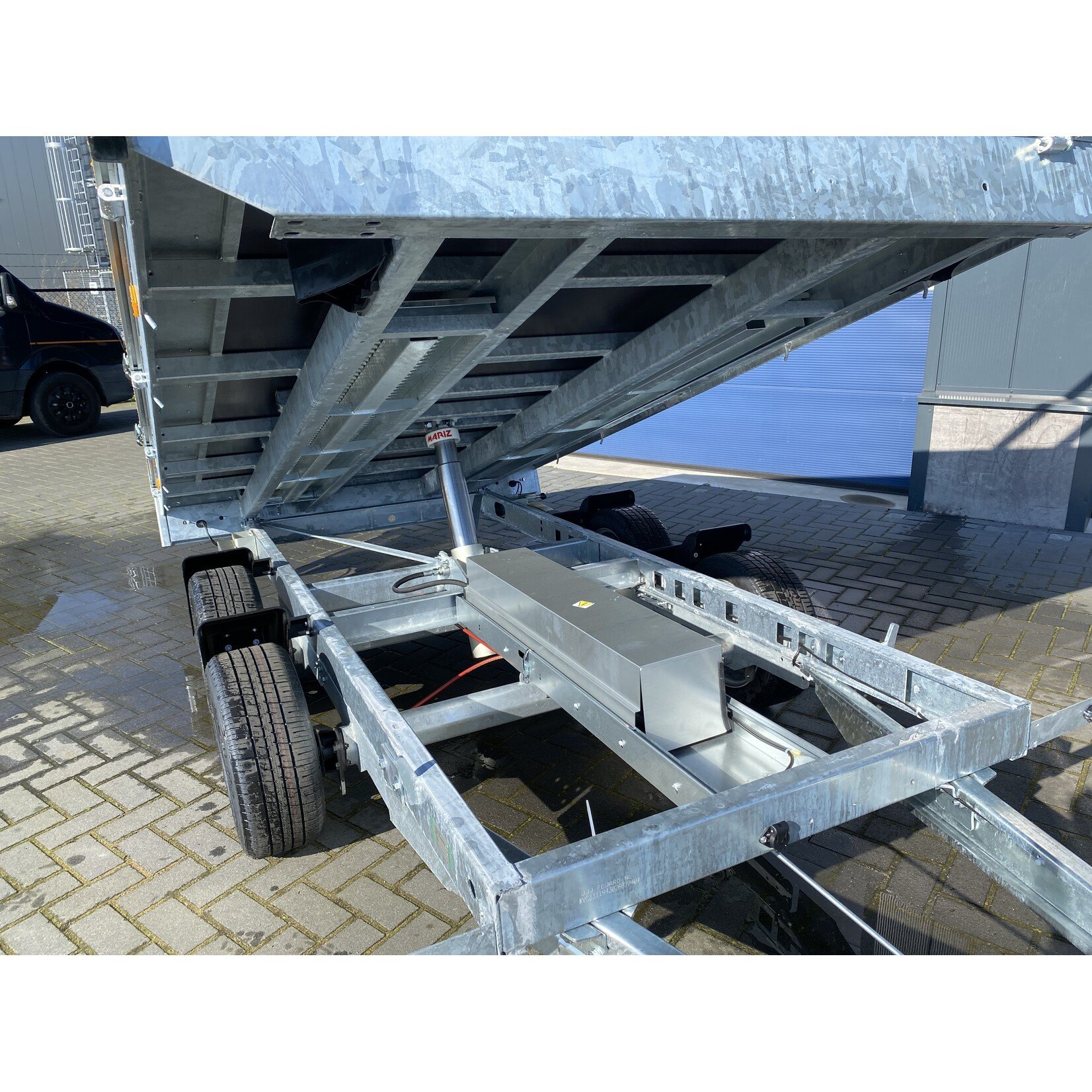 eduard Eduard kipper | 310 x 180 x 60 cm | 3.000 kg | Geremd ALL - IN AKTIE!