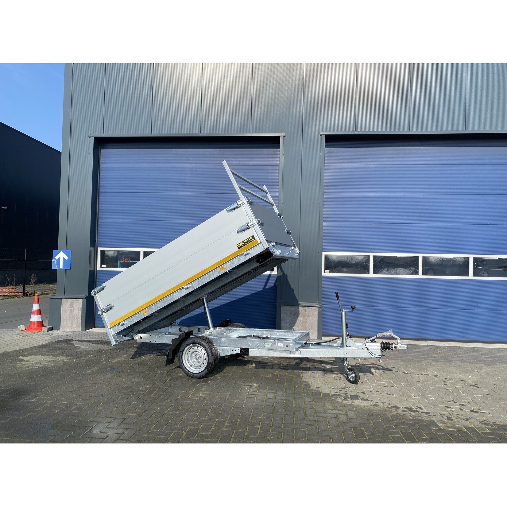 eduard Eduard kipper handpomp bediend  | 260 x 150 x 60 cm | 1.350 kg | Geremd ALL - IN AKTIE!