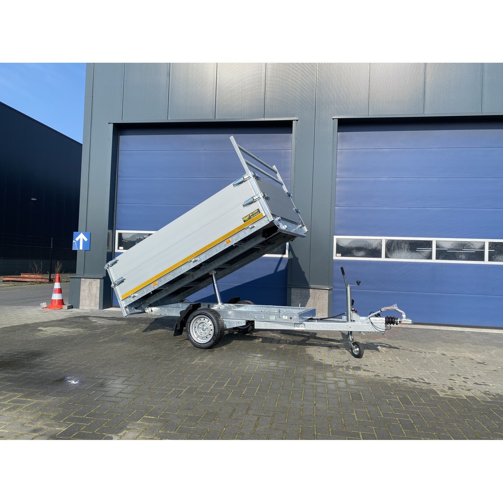 eduard Eduard kipper handpomp bediend  | 260 x 150 x 60 cm | 1.350 kg | Geremd ALL - IN AKTIE!